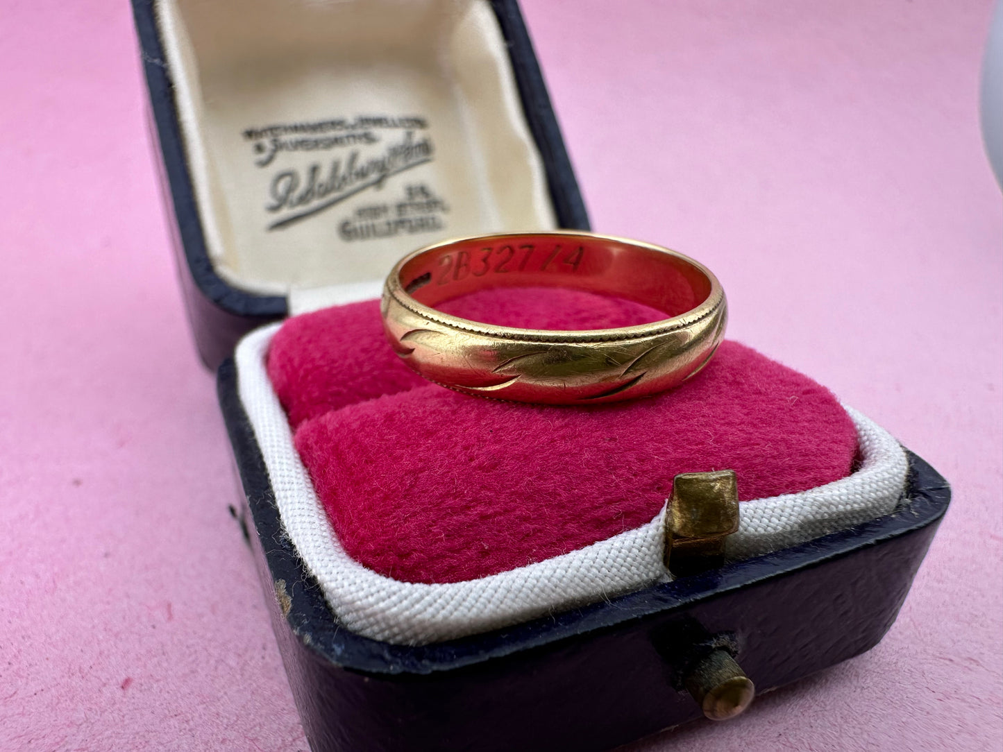 Vintage 18ct Gold patterned band