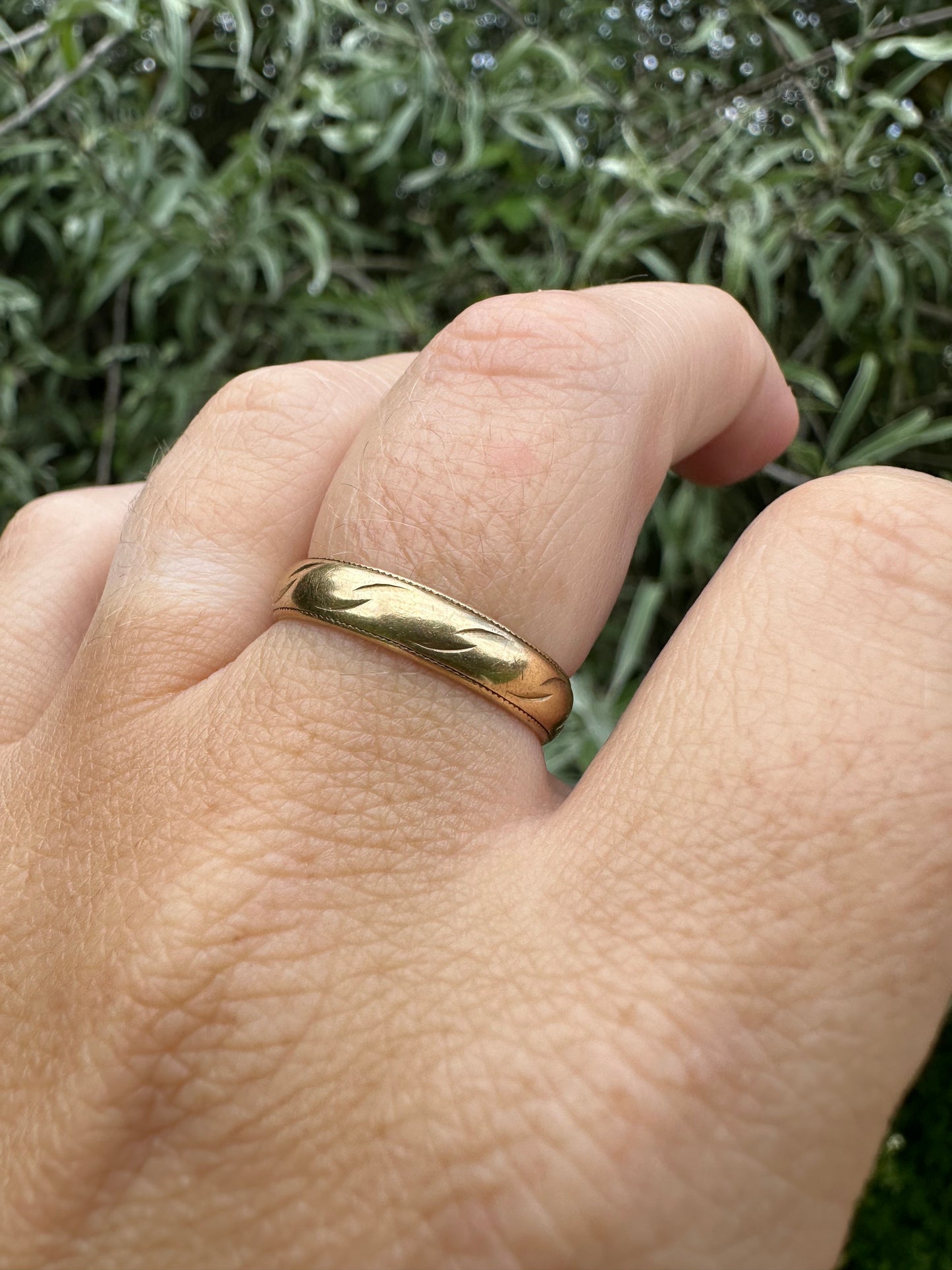 Vintage 18ct Gold patterned band