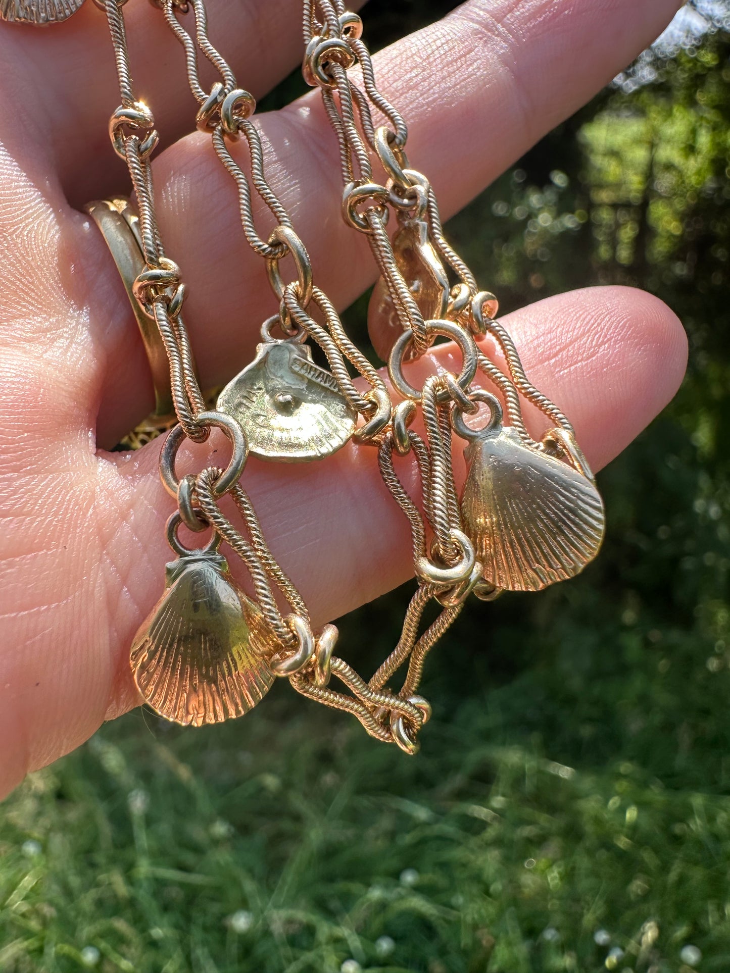 Vintage 9ct Gold Infinity Link chain with 14ct Shells
