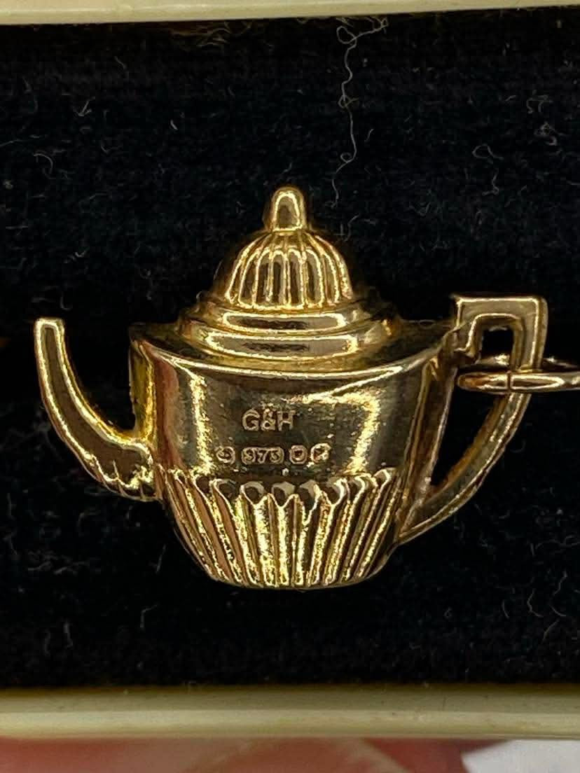 Vintage 9ct Gold Teapot charm