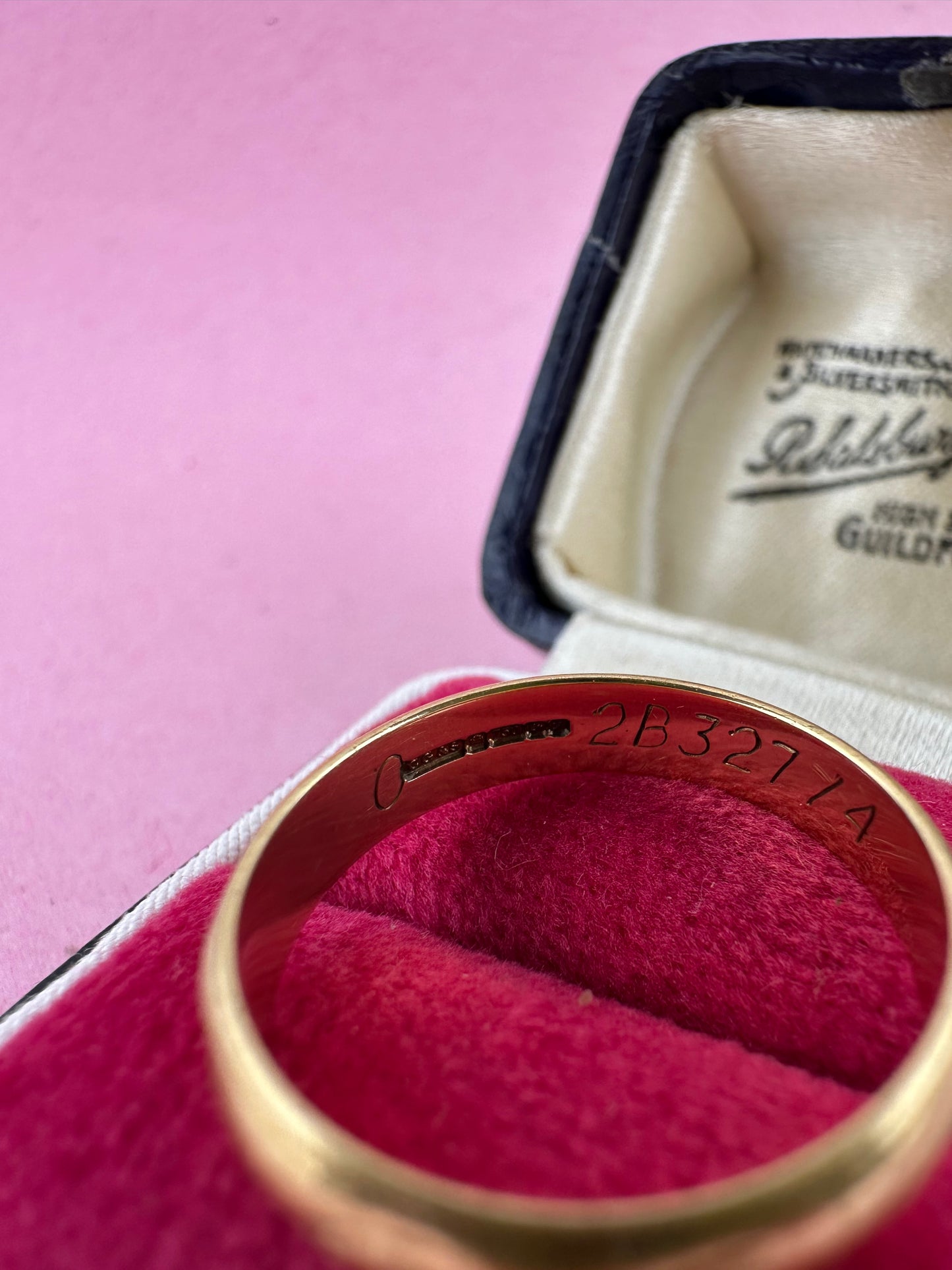 Vintage 18ct Gold patterned band