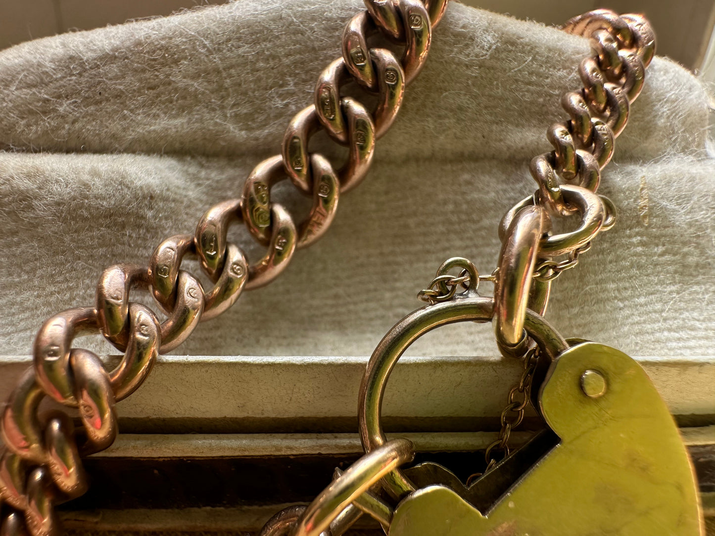 Antique 9ct Gold Graduated Curb bracelet with large heart padlock