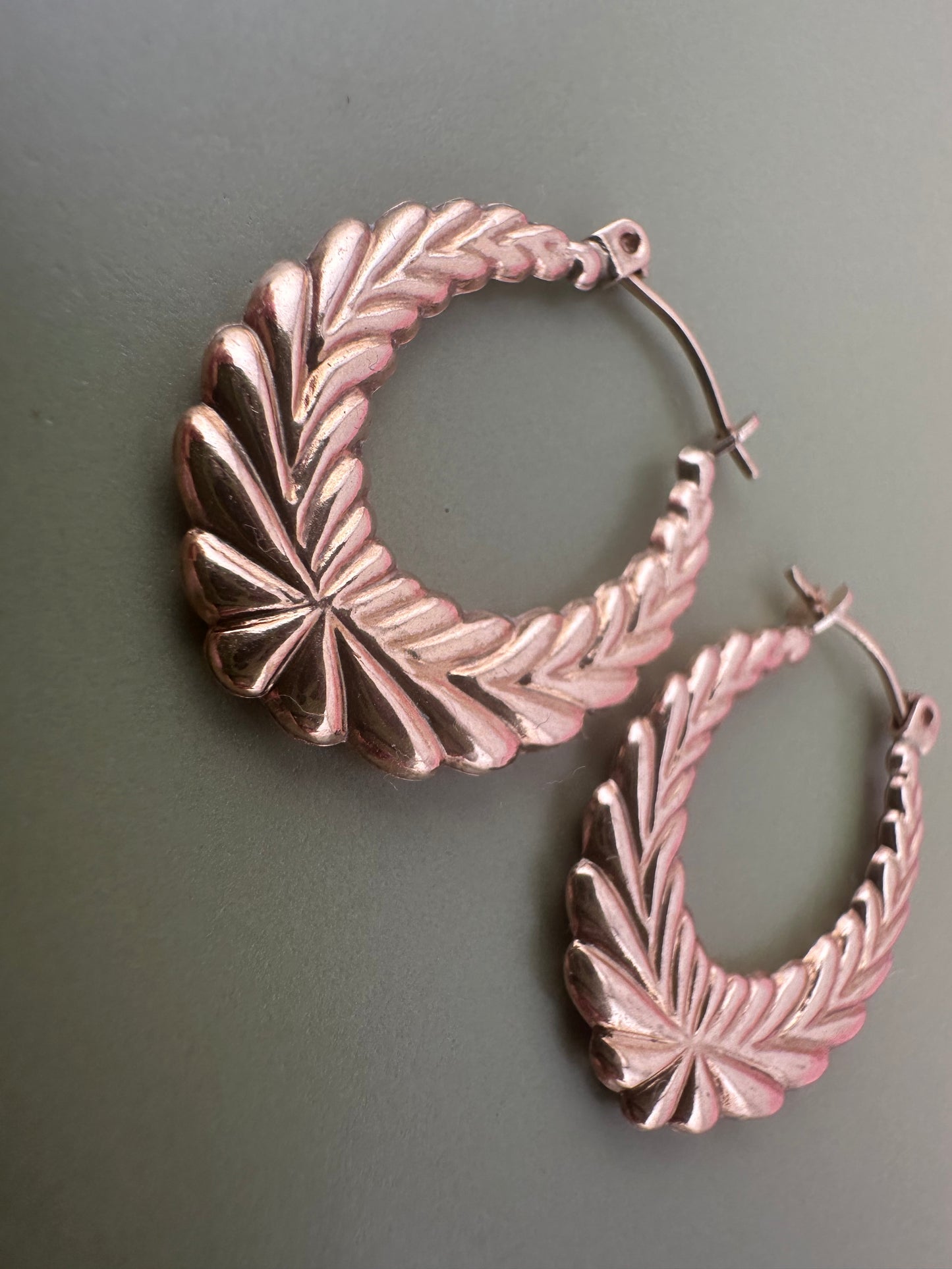 Vintage 9ct Gild Wreath Hoops