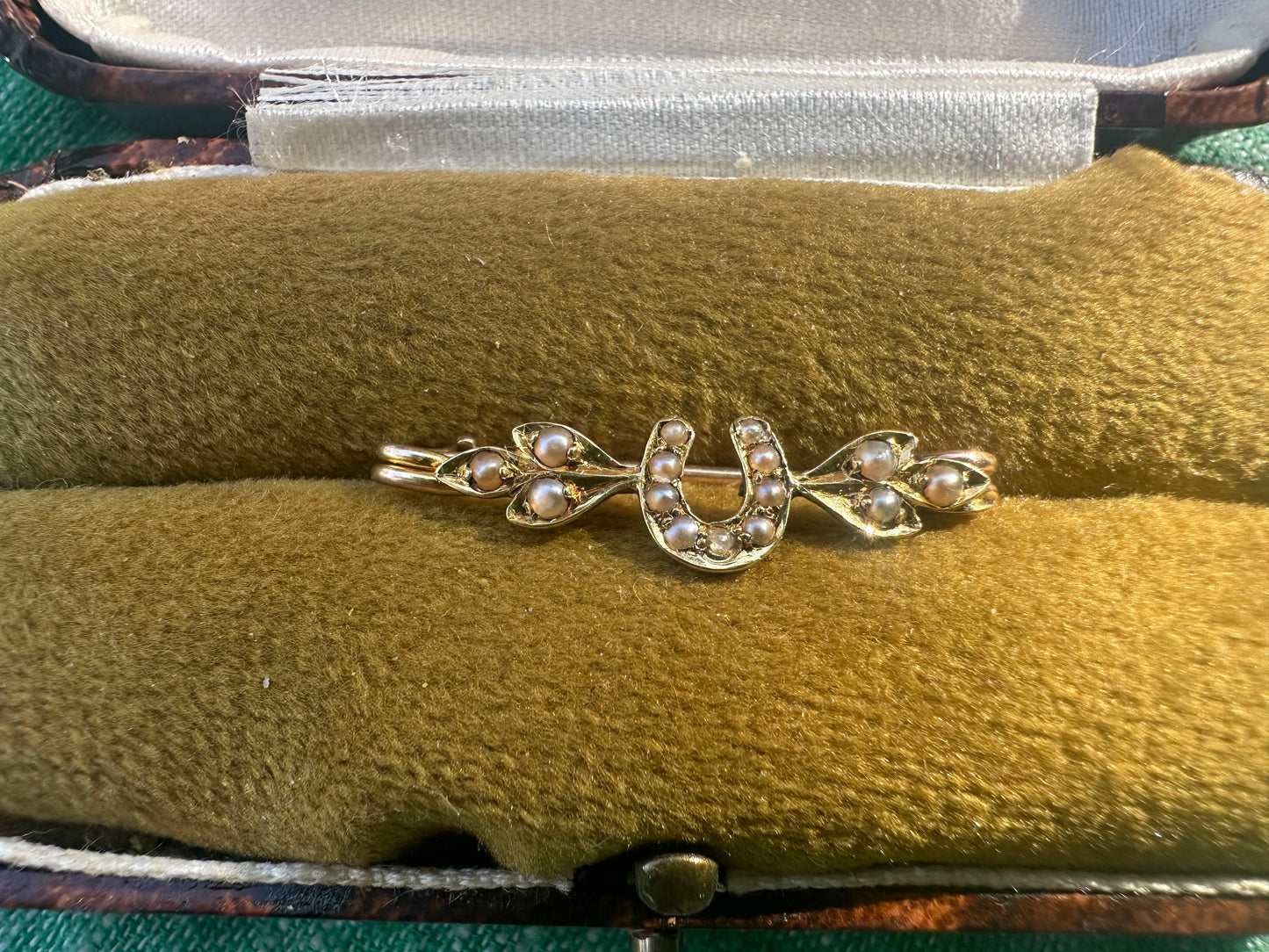 Victorian 15ct Seed Pearl Horseshoe brooch with 9ct gold pin