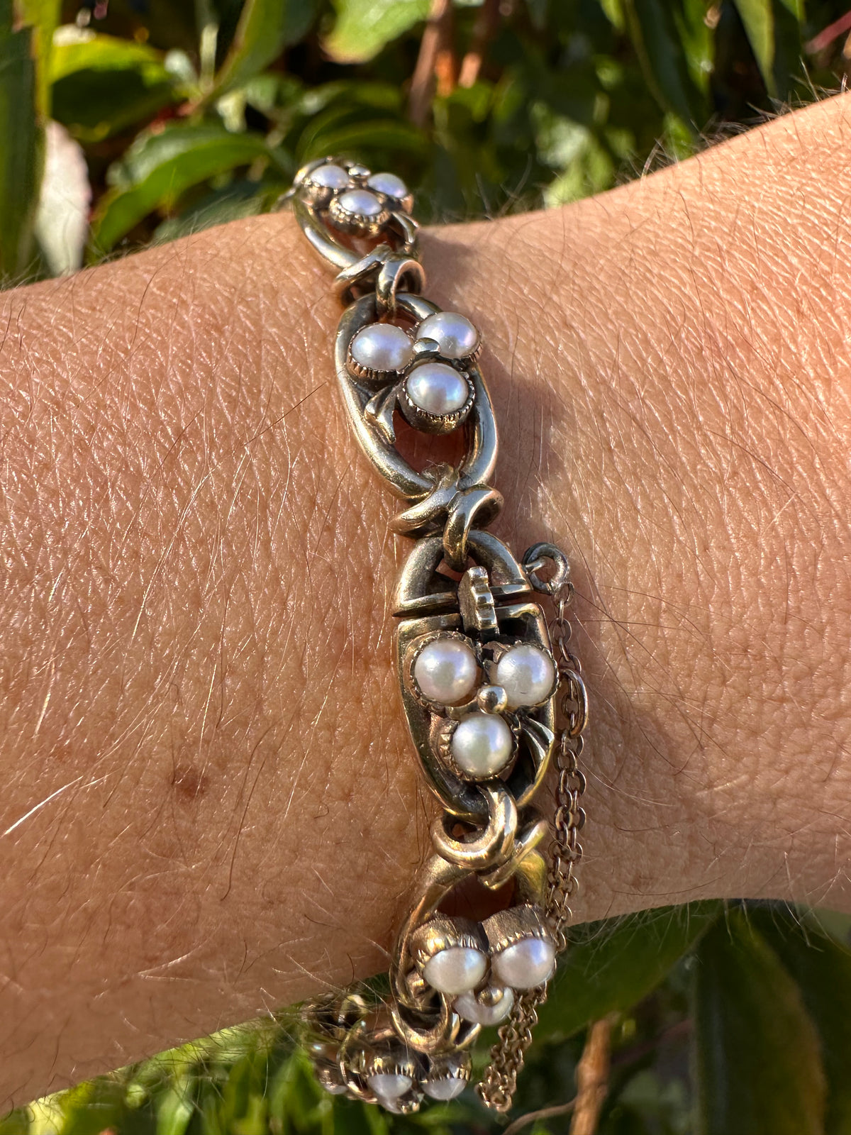 Antique 9ct Gold Pearl Trefoil bracelet with concealed clasp