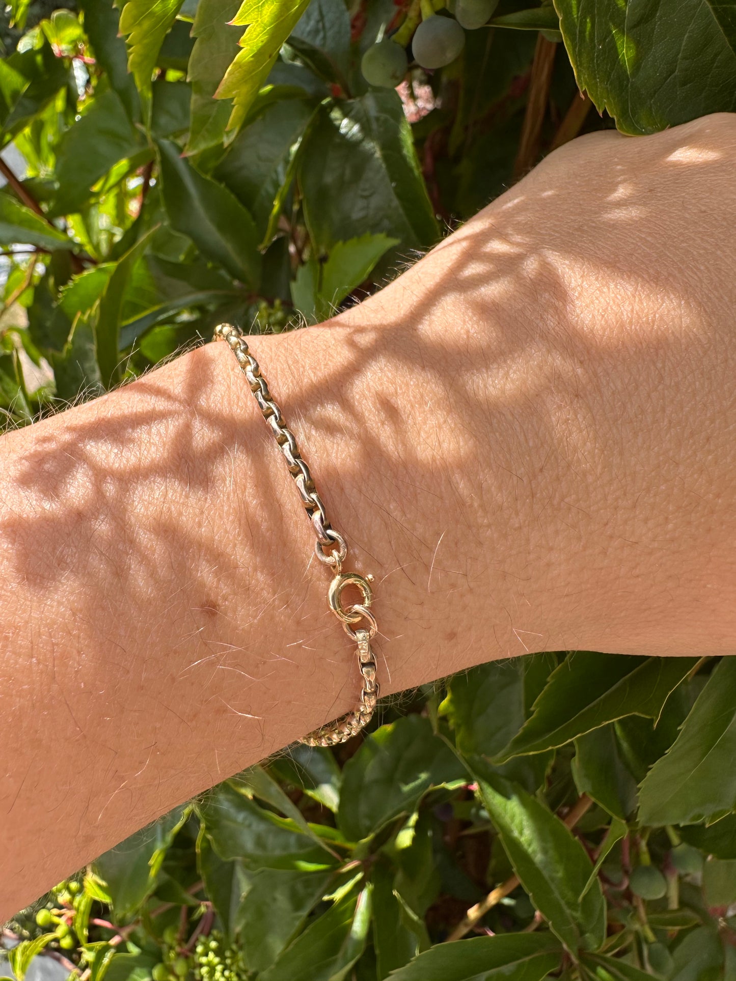 Antique 9ct gold Faceted oval belcher bracelet with bolt clasp