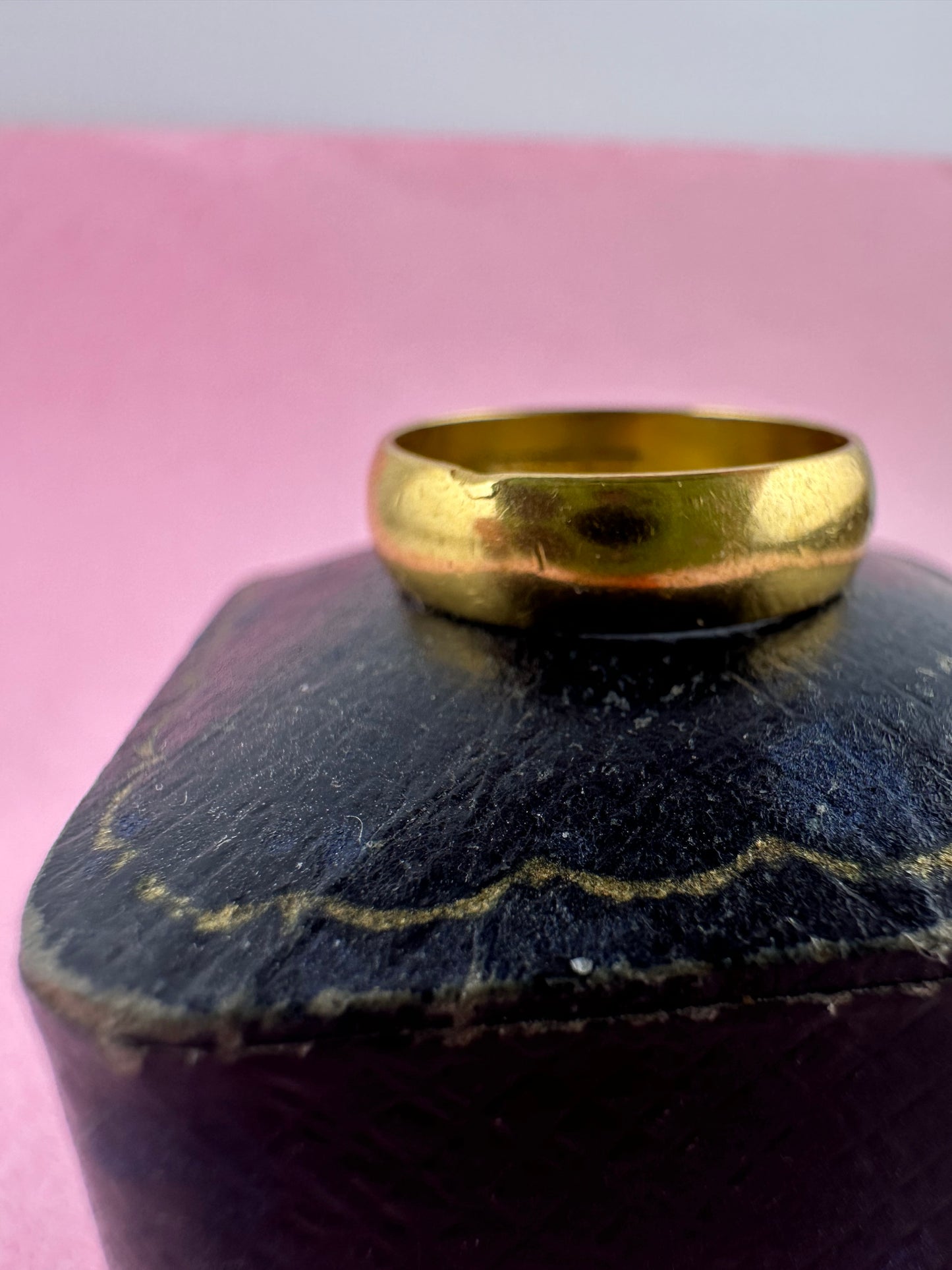 Vintage 22ct Gold band- D shape