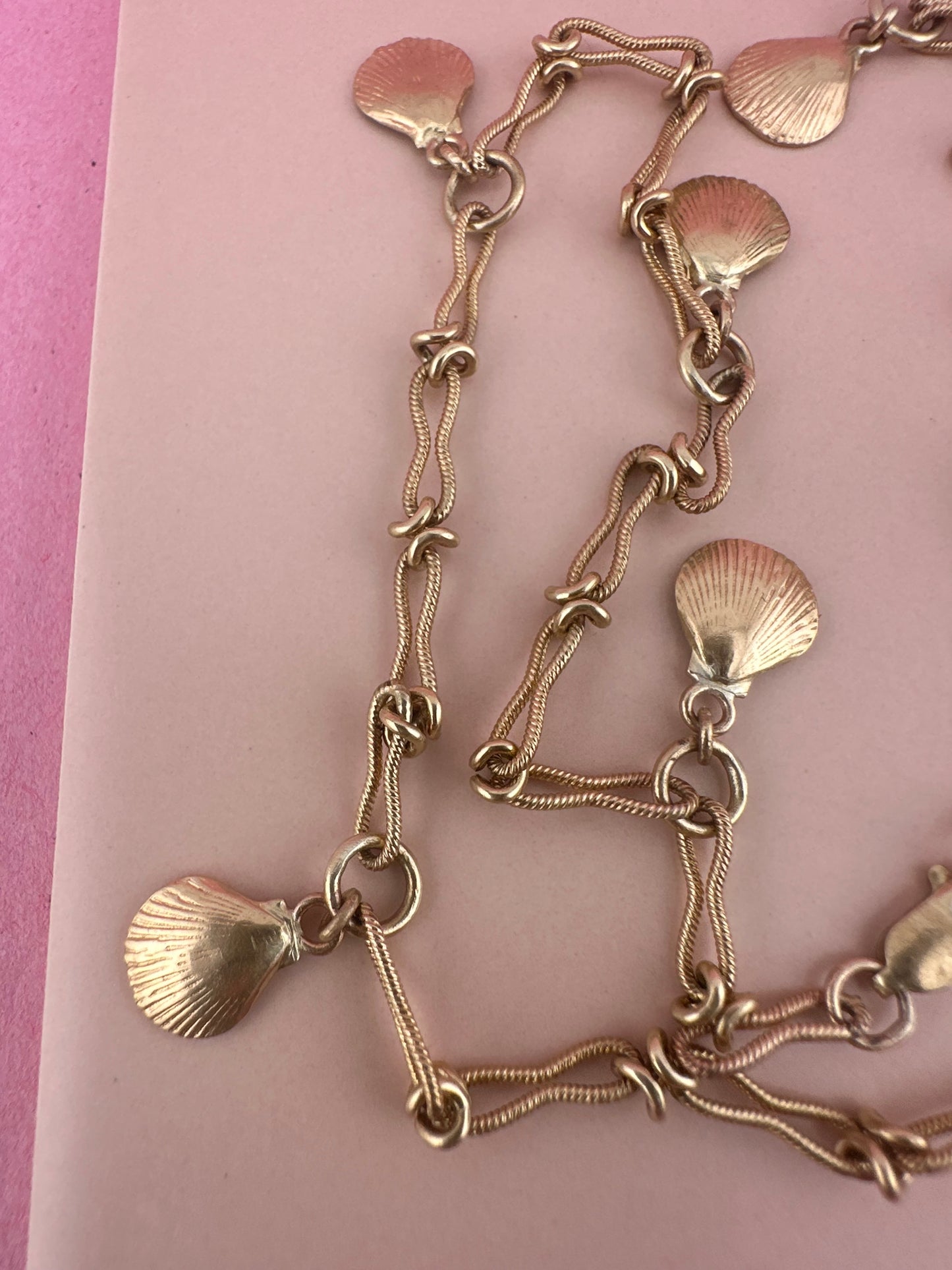 Vintage 9ct Gold Infinity Link chain with 14ct Shells