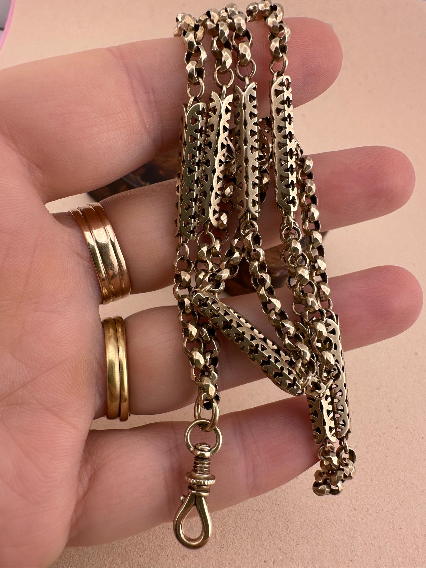 Antique 9ct Gold Fancy Bar and faceted Belcher chain with screw top dogclip