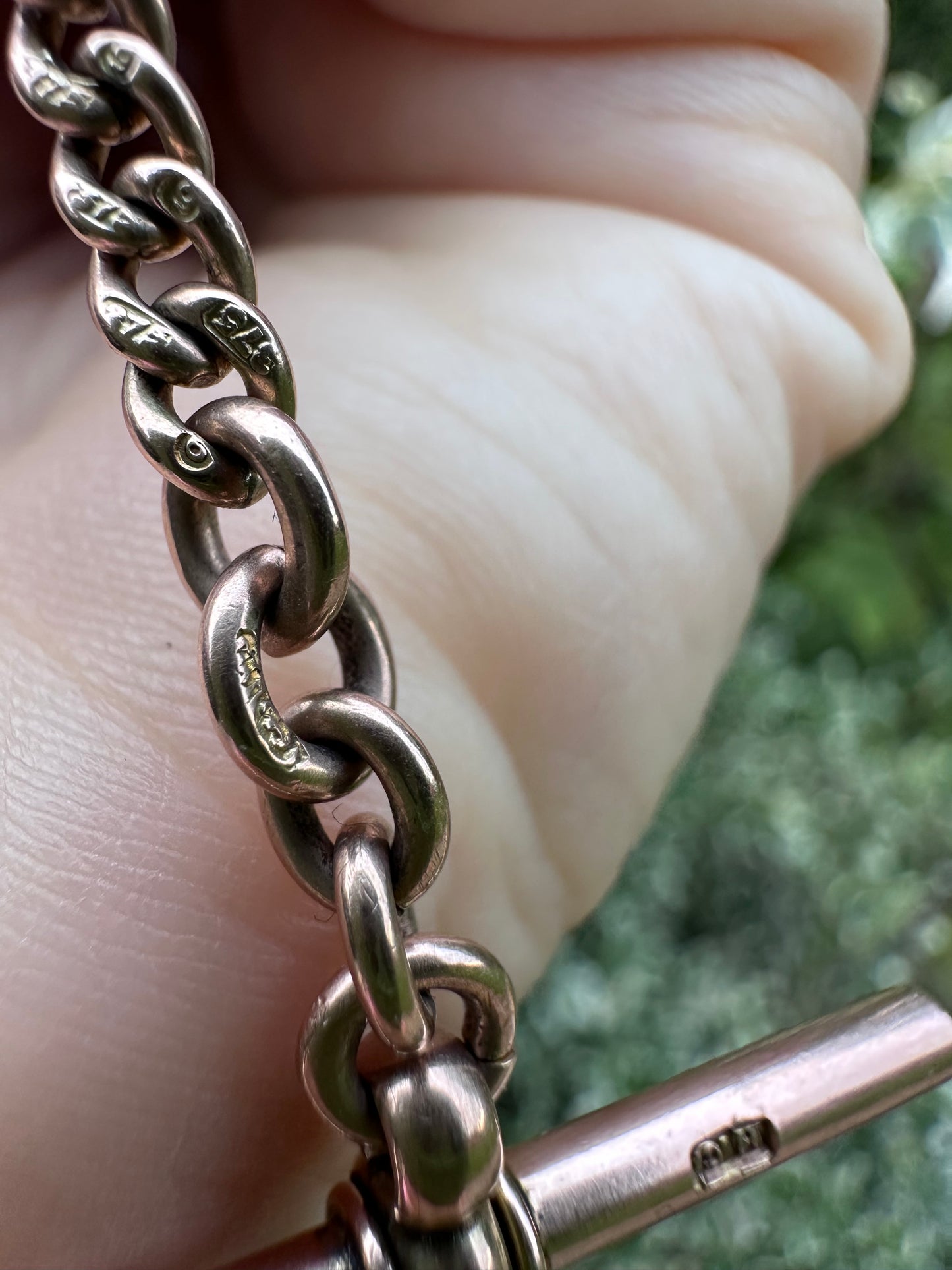 Antique 9ct Gold Swivel T-Bar on a chain