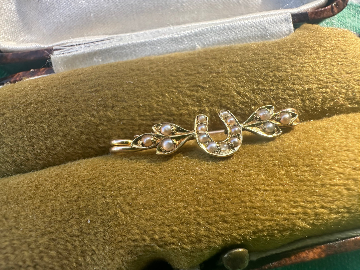 Victorian 15ct Seed Pearl Horseshoe brooch with 9ct gold pin