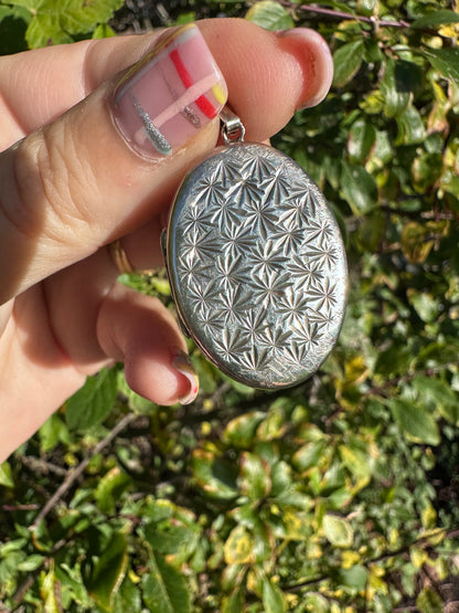 Sterling Silver Star patterned oval locket