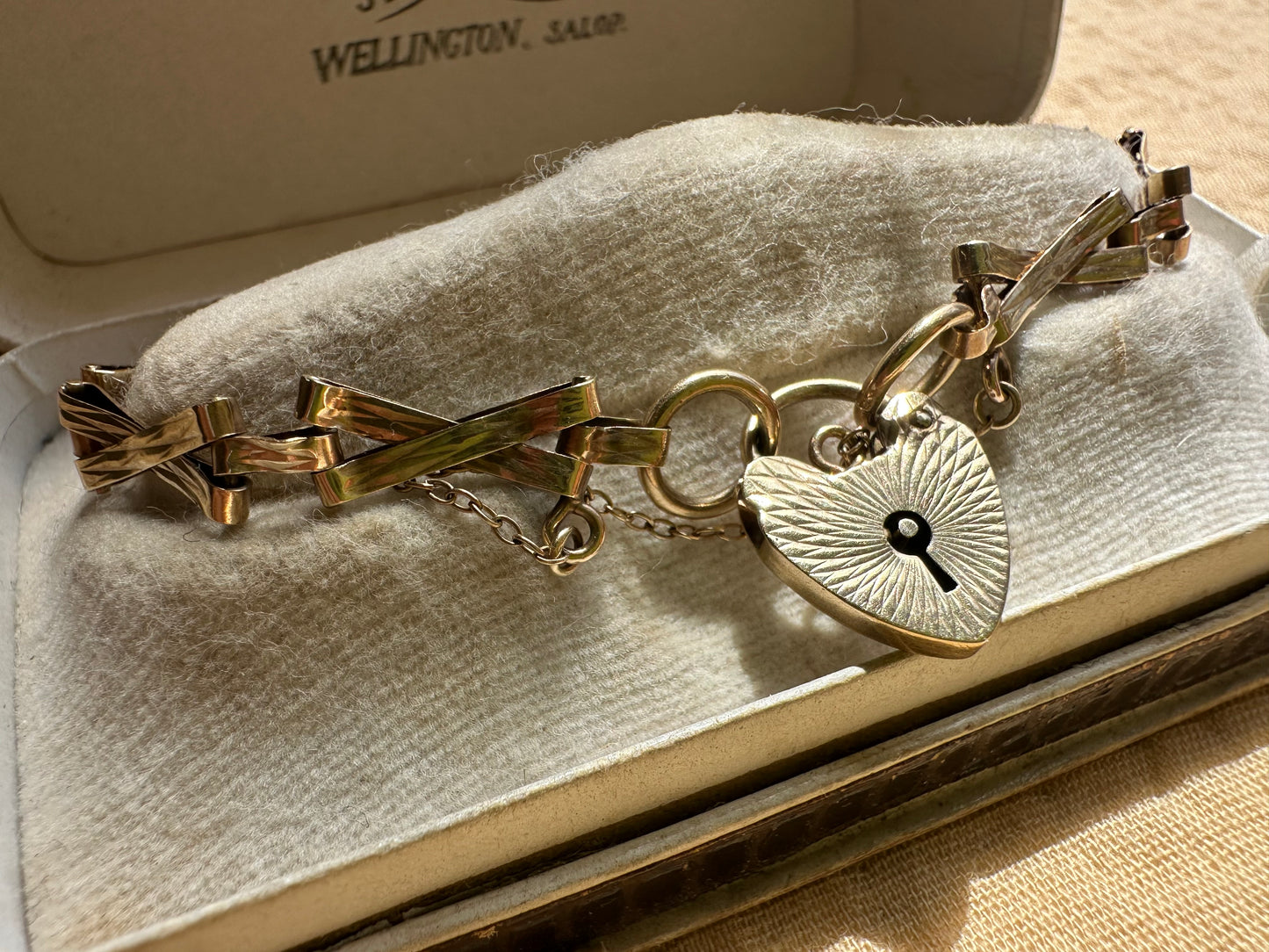 Vintage X ‘Kiss’ Gate Bracelet with patterned heart padlock