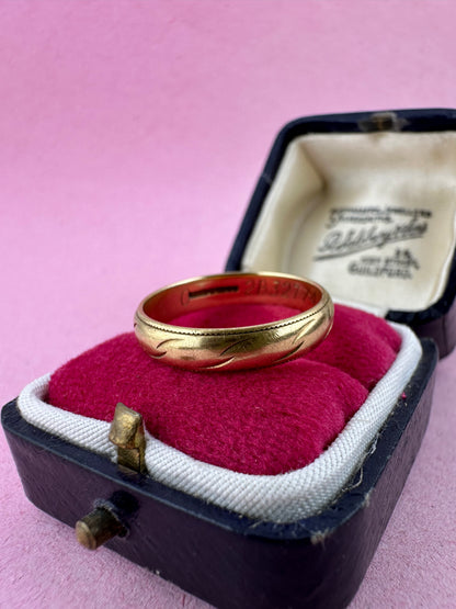 Vintage 18ct Gold patterned band