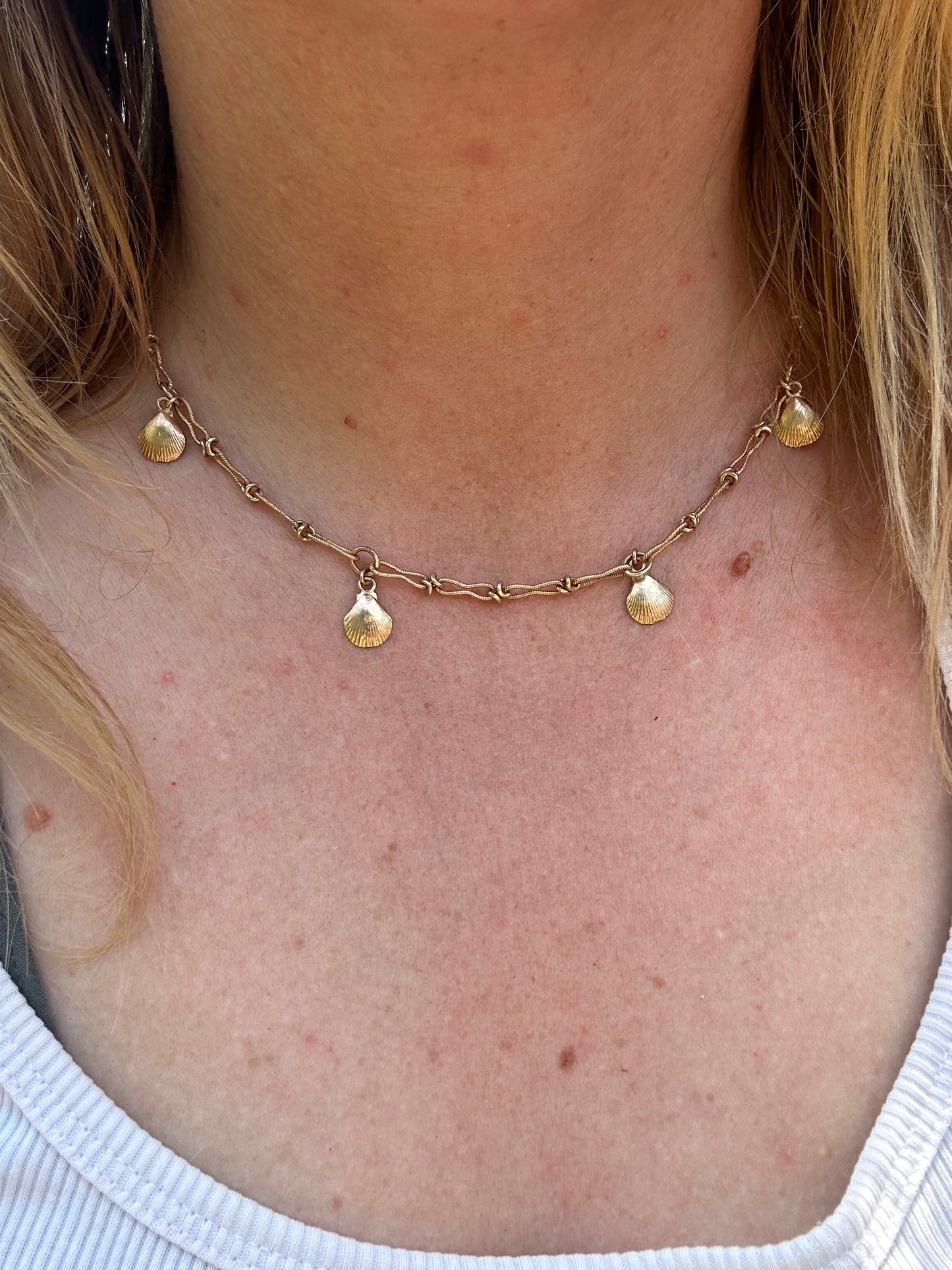 Vintage 9ct Gold Infinity Link chain with 14ct Shells