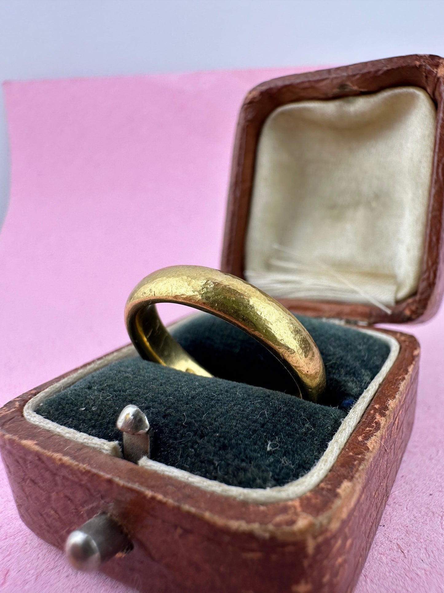 Antique 22ct Gold Hammered texture band