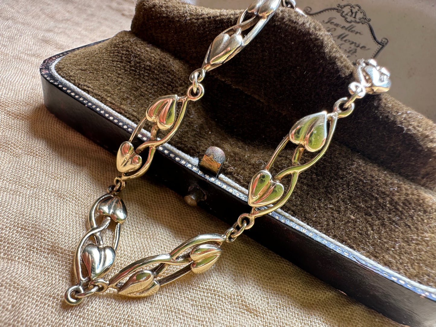 Vintage 9ct Gold Leaf/heart bracelet