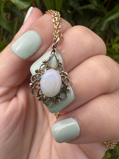 Vintage 9ct Gold Opal pendant