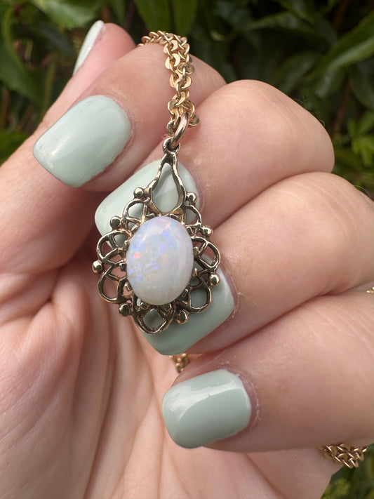 Vintage 9ct Gold Opal pendant