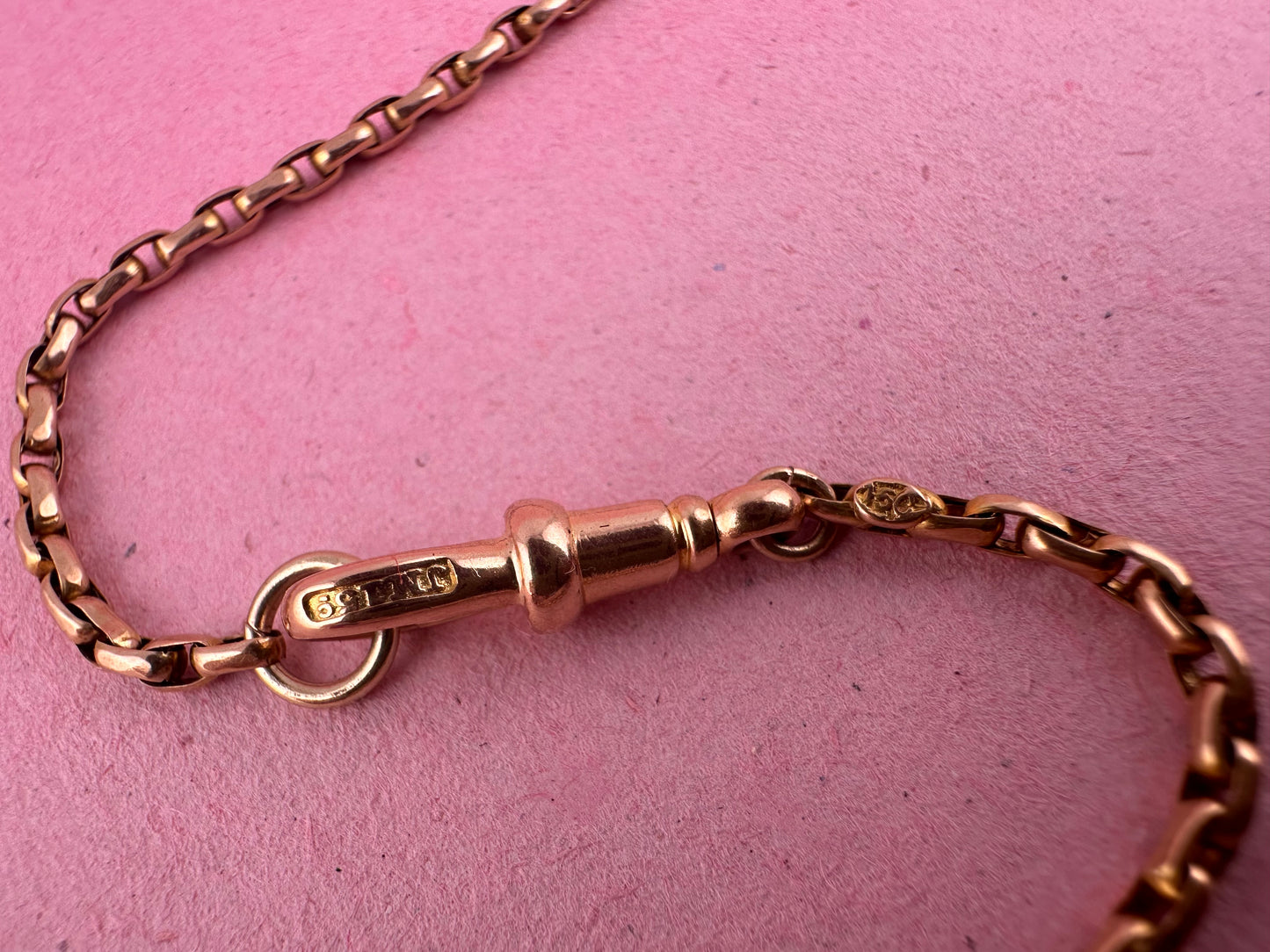 Antique 15ct Gold Oval belcher with 15ct Dog clip