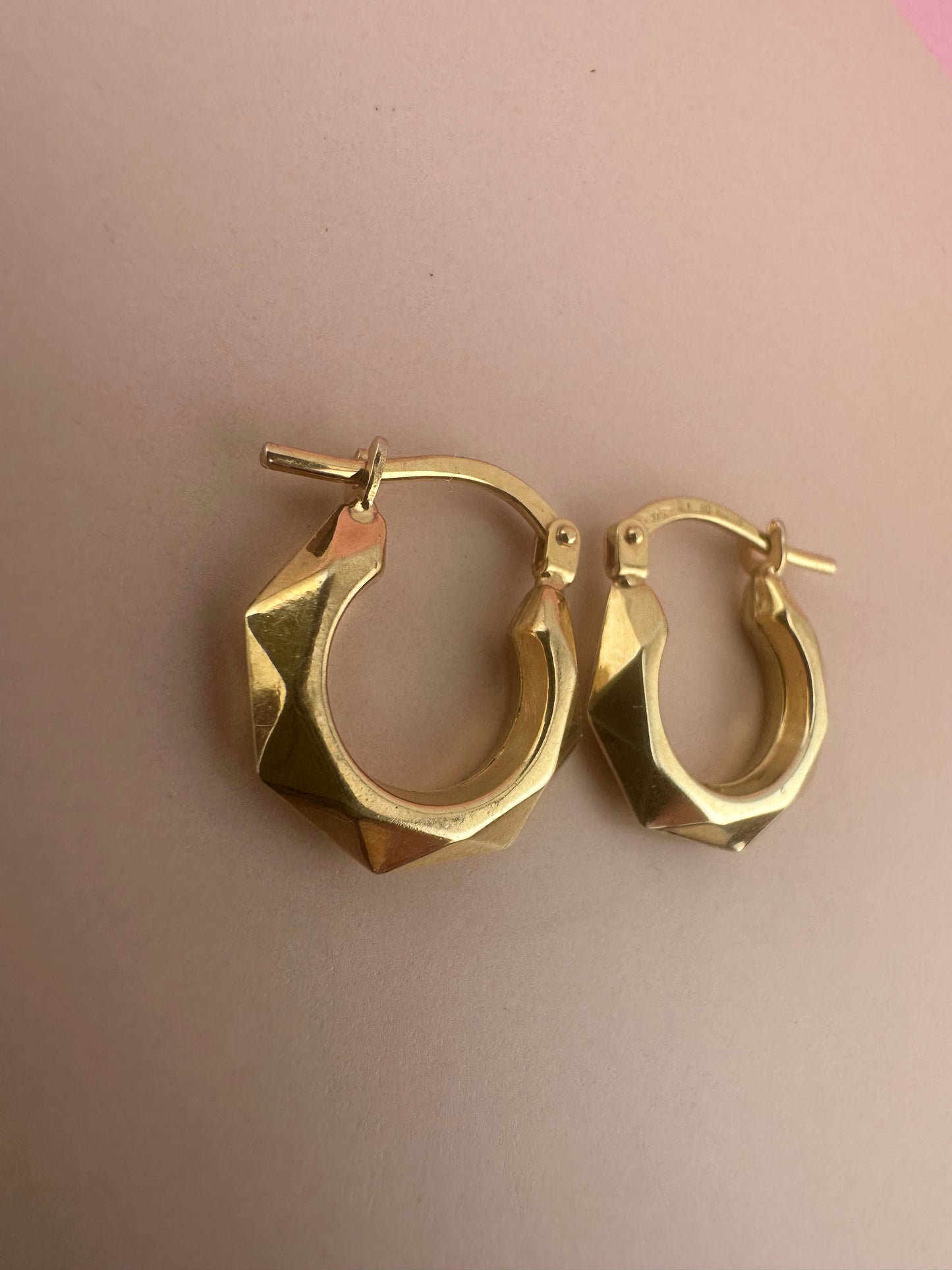 Vintage 9ct UnoAerre faceted hoops