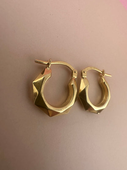 Vintage 9ct UnoAerre faceted hoops