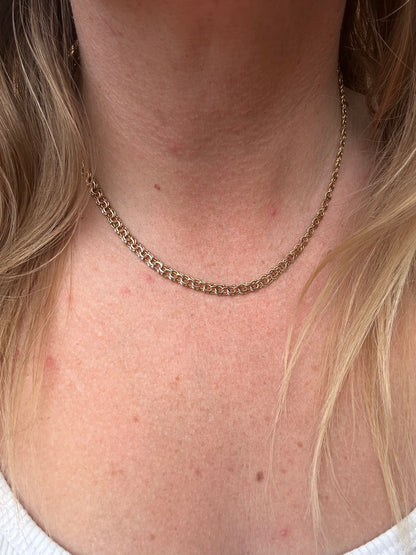 Vintage 9ct yellow Gold figure of 8 chain