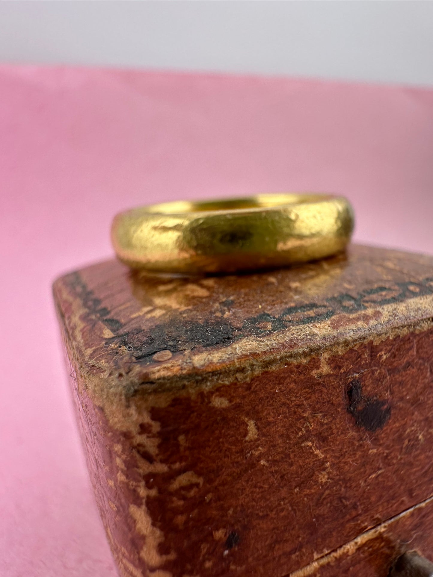 Antique 22ct Gold Hammered texture band