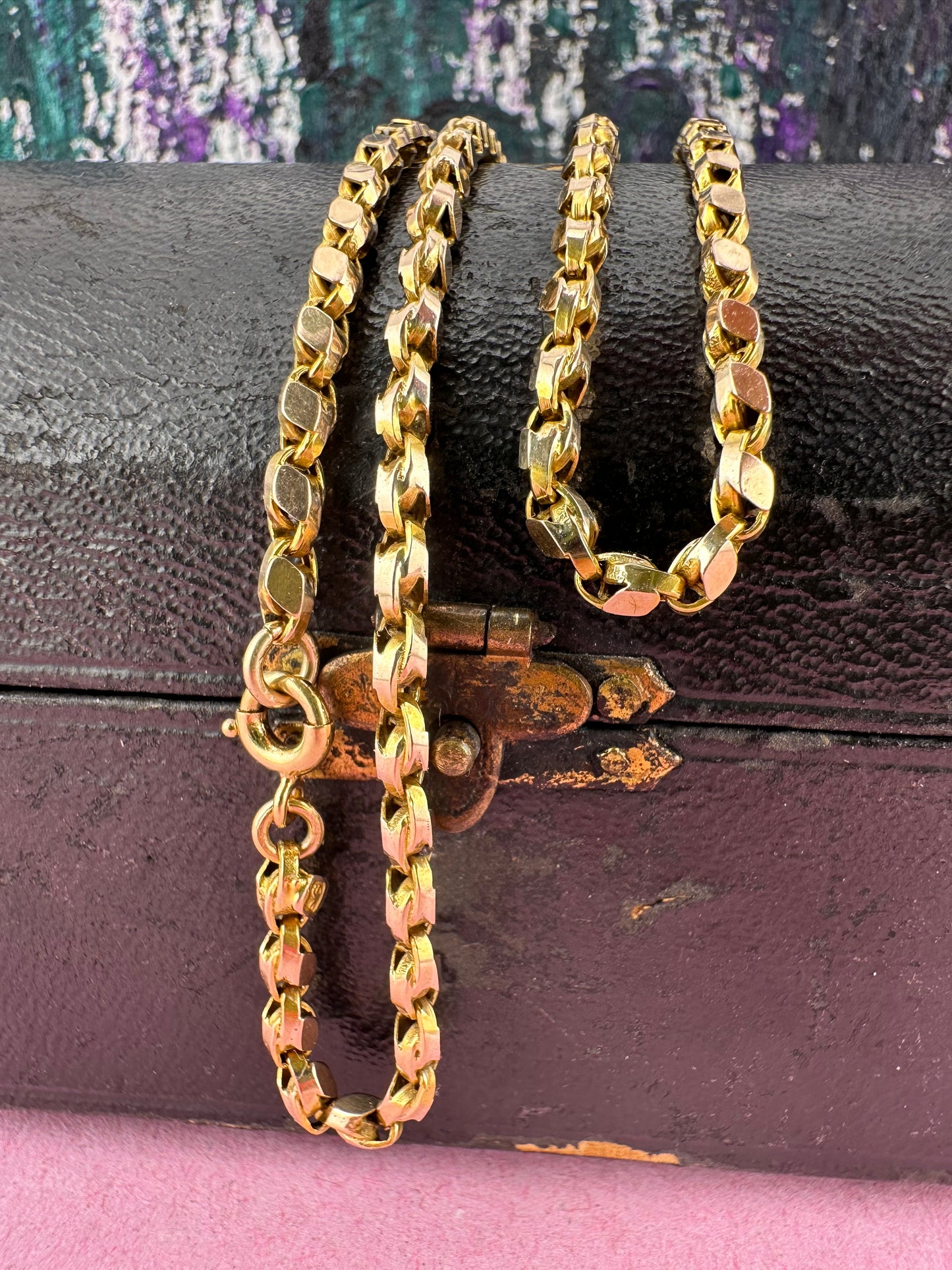 Antique 9ct Yellow gold Flat Faceted tulip chain with bolt clasp