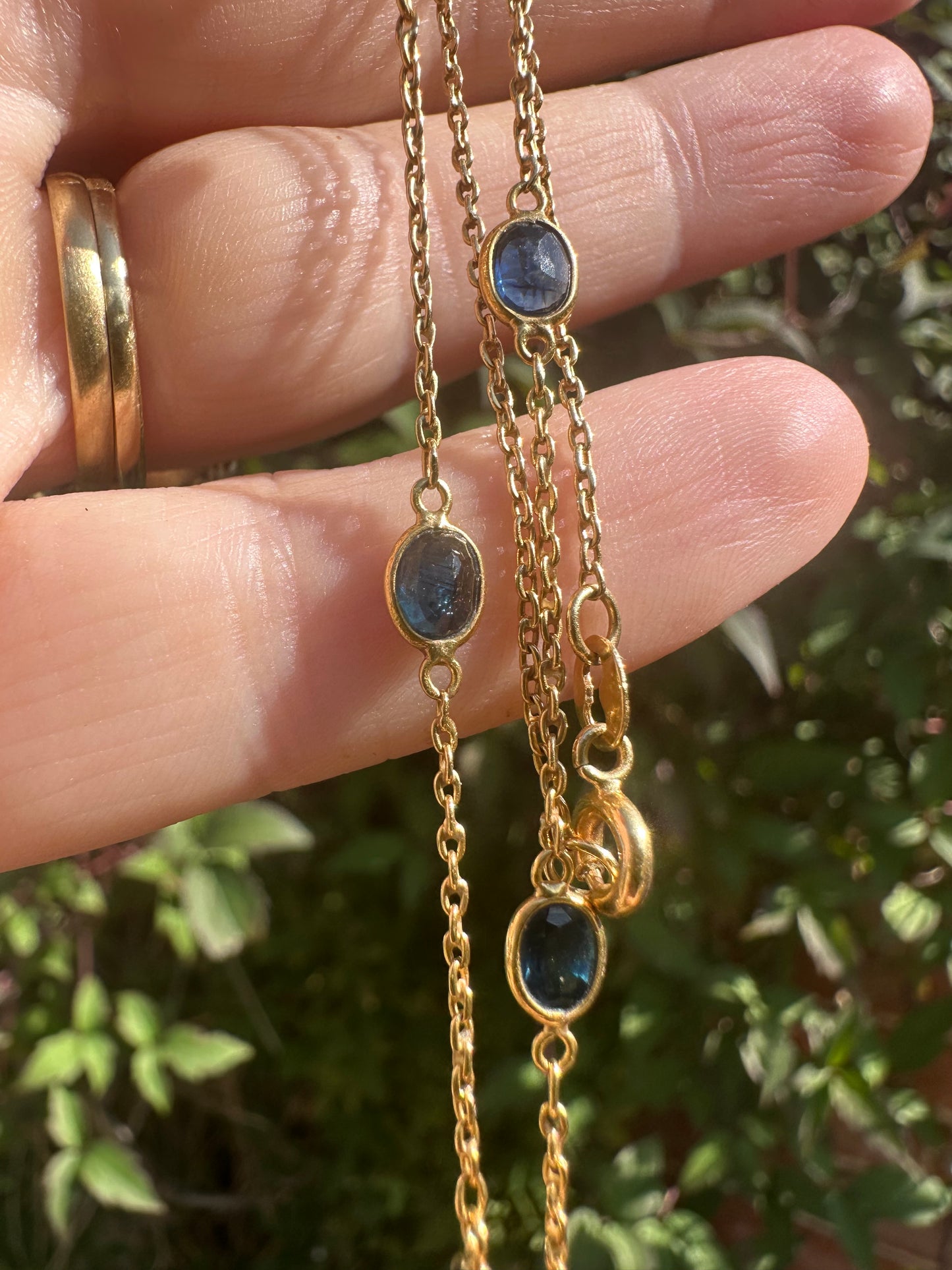 18ct Sapphire Station chain