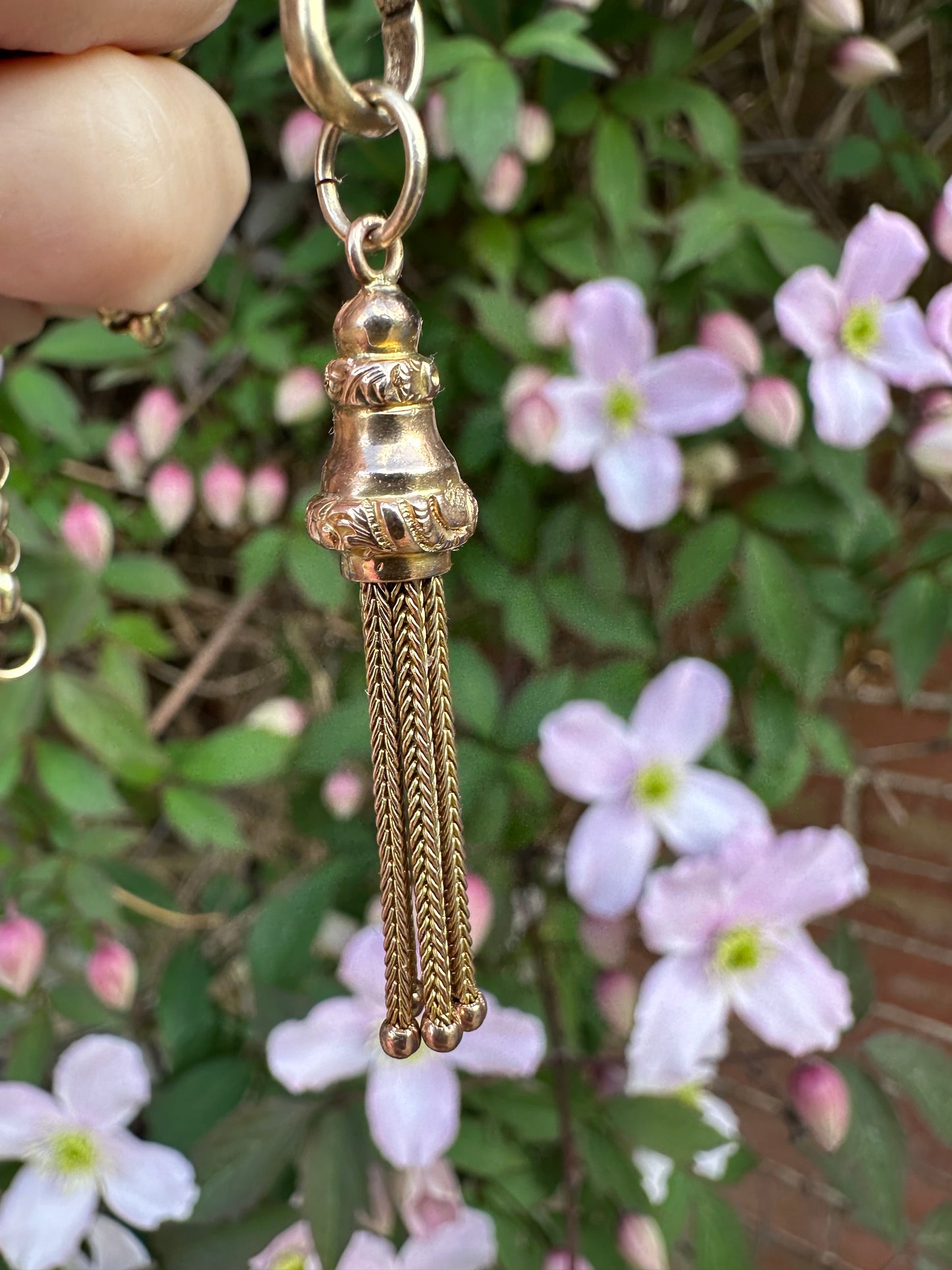 Antique 9ct Gold Tassel pendant
