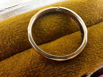 Antique 9ct Rose Gold faceted & engraved split ring