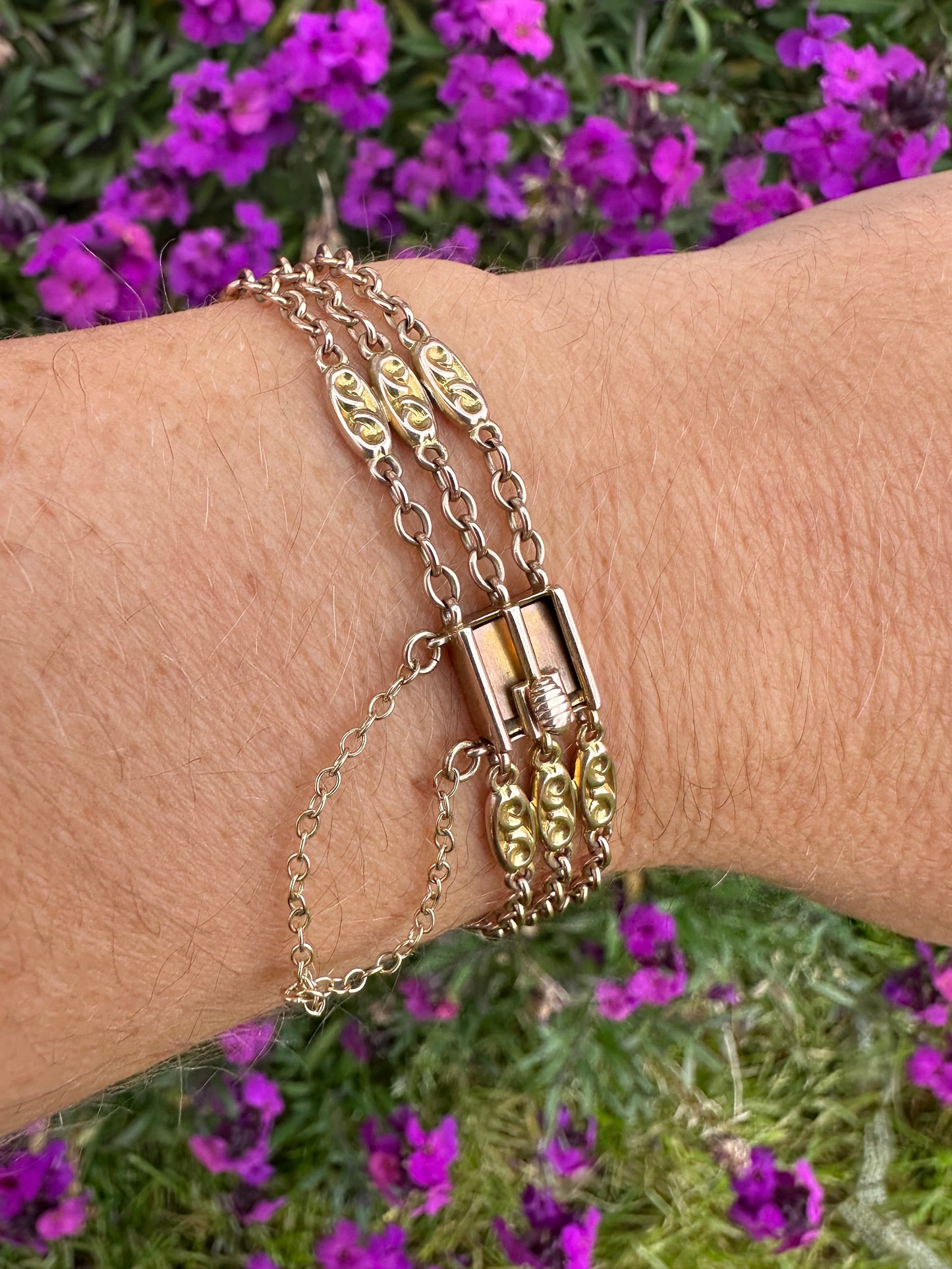 10ct Gold Oval and cable link bracelet