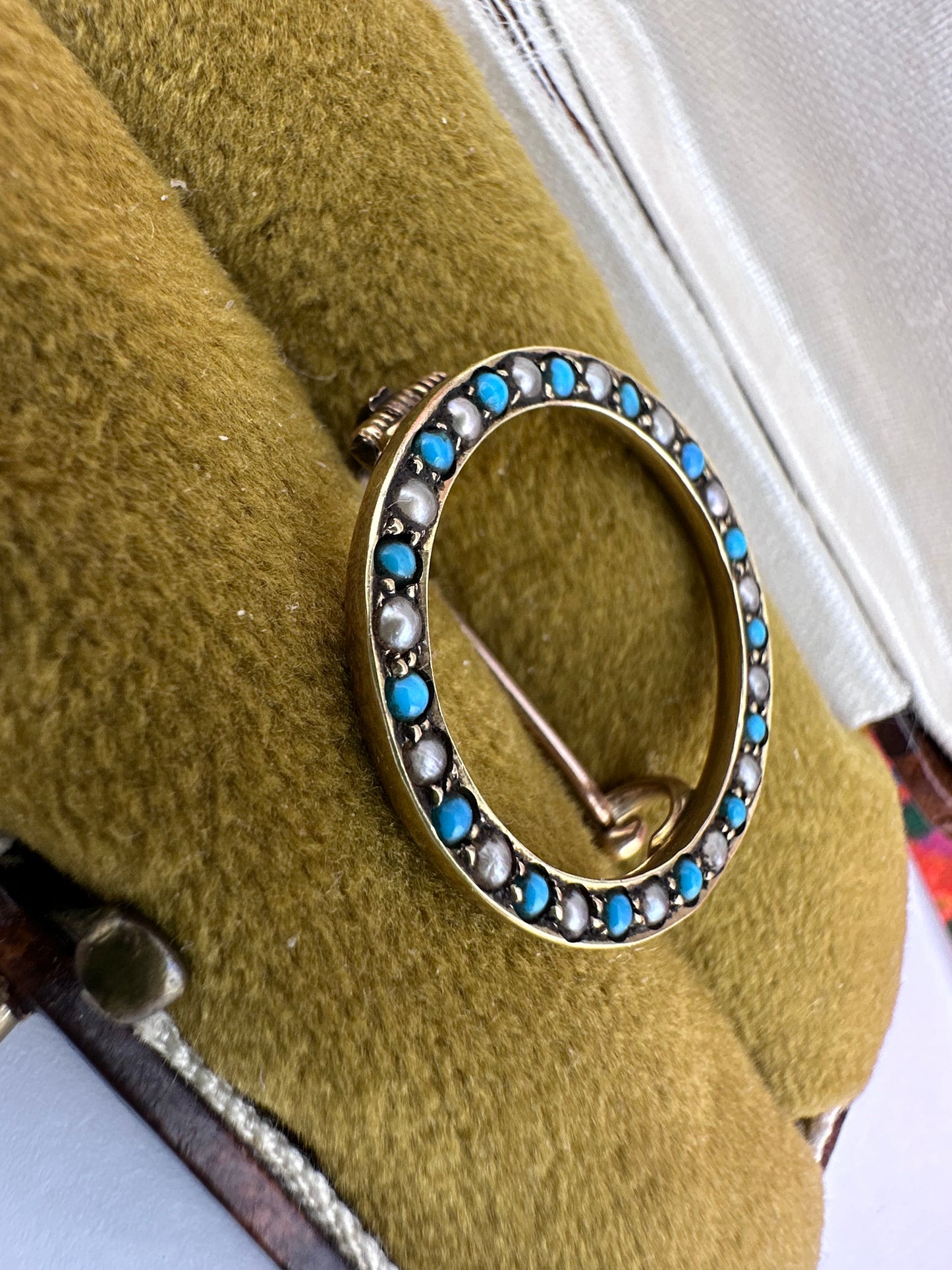 Antique 15ct Gold Turquoise and Pearl circle brooch