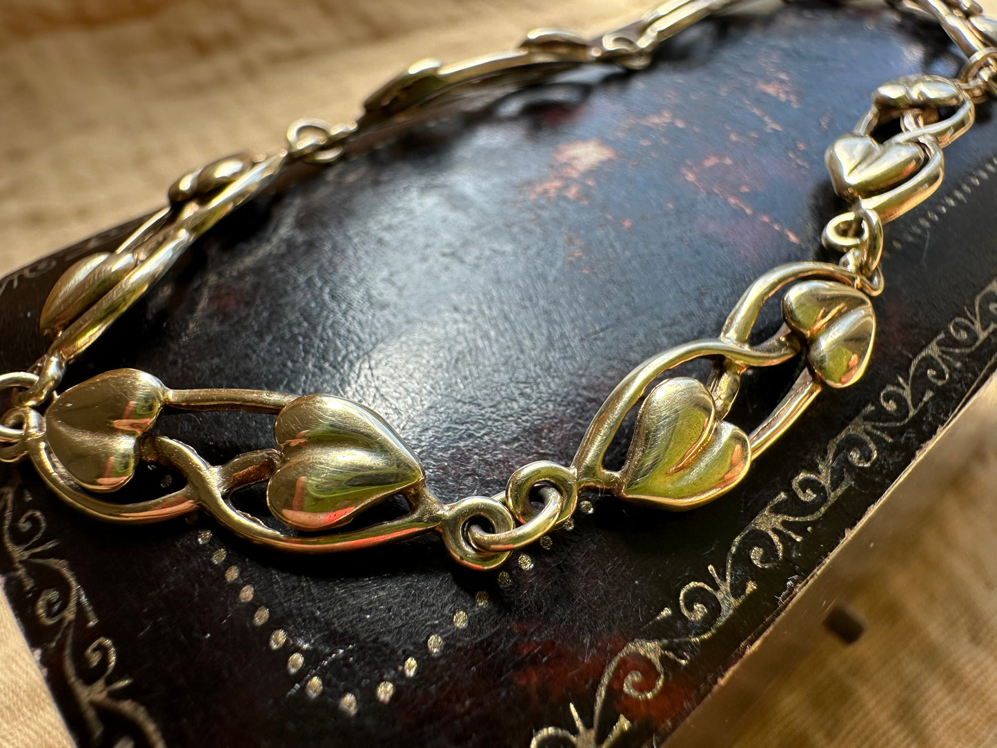 Vintage 9ct Gold Leaf/heart bracelet