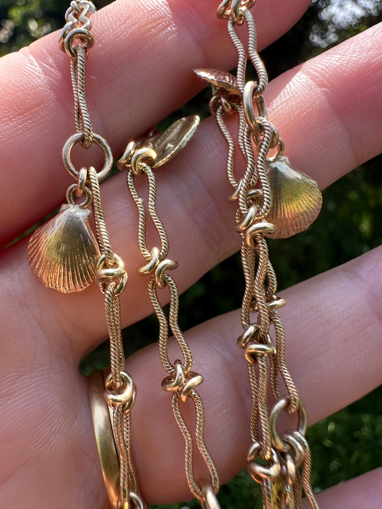 Vintage 9ct Gold Infinity Link chain with 14ct Shells