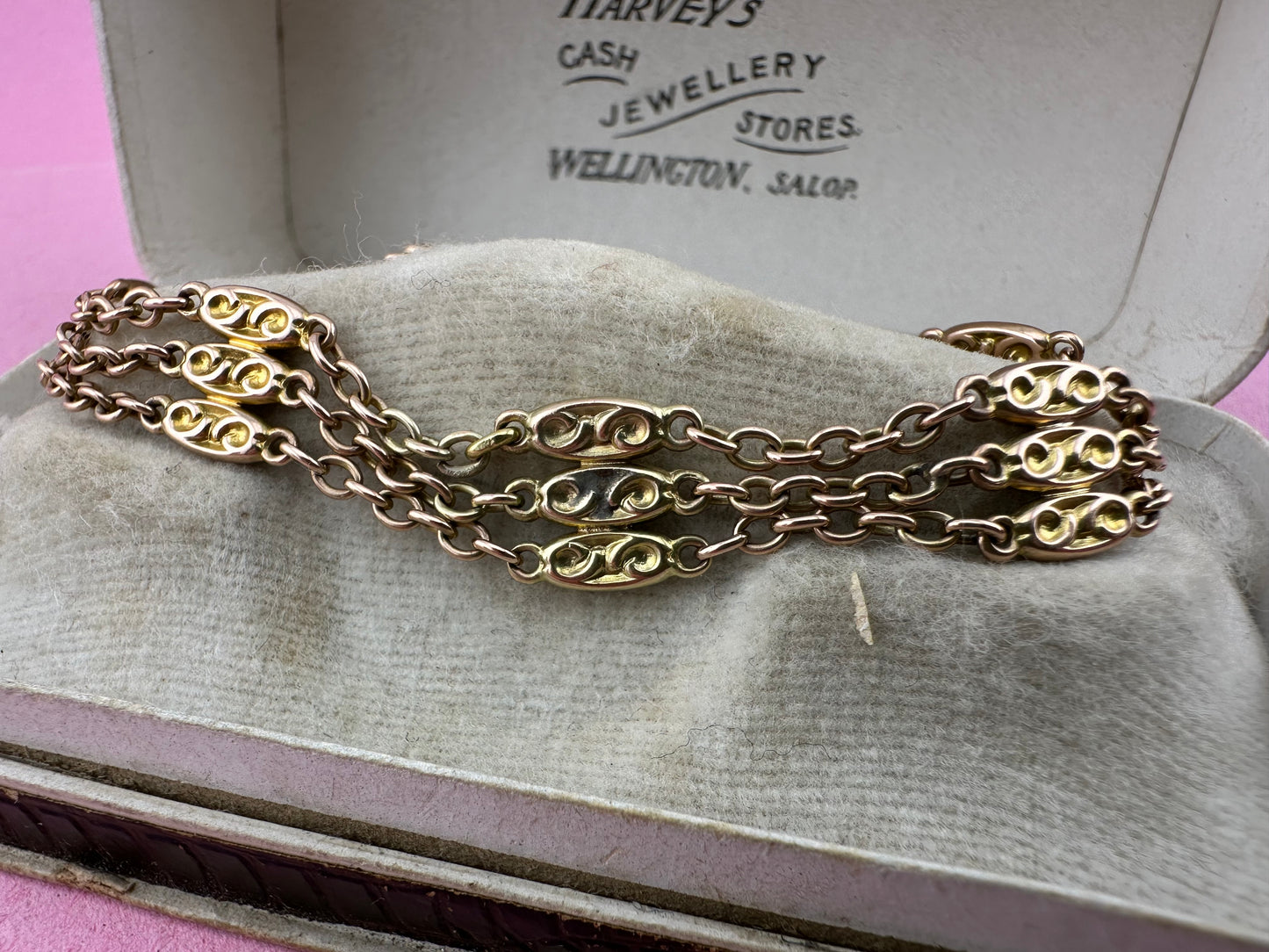 10ct Gold Oval and cable link bracelet