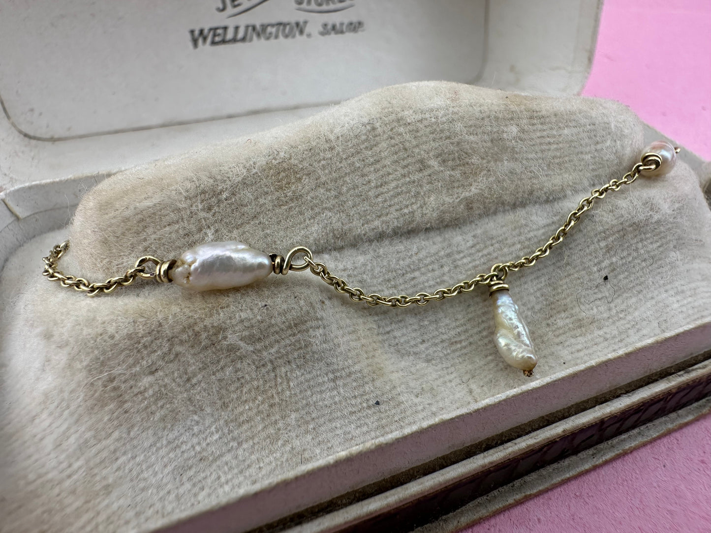 14ct Rice Pearl Bracelet with 9ct bolt clasp