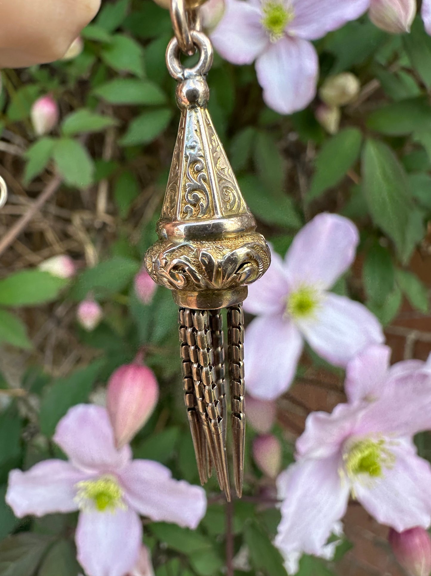 Antique 9ct Gold Tassel pendant