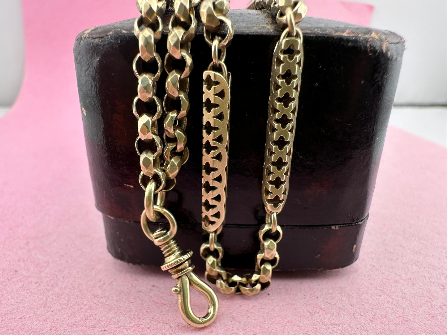 Antique 9ct Gold Fancy Bar and faceted Belcher chain with screw top dogclip