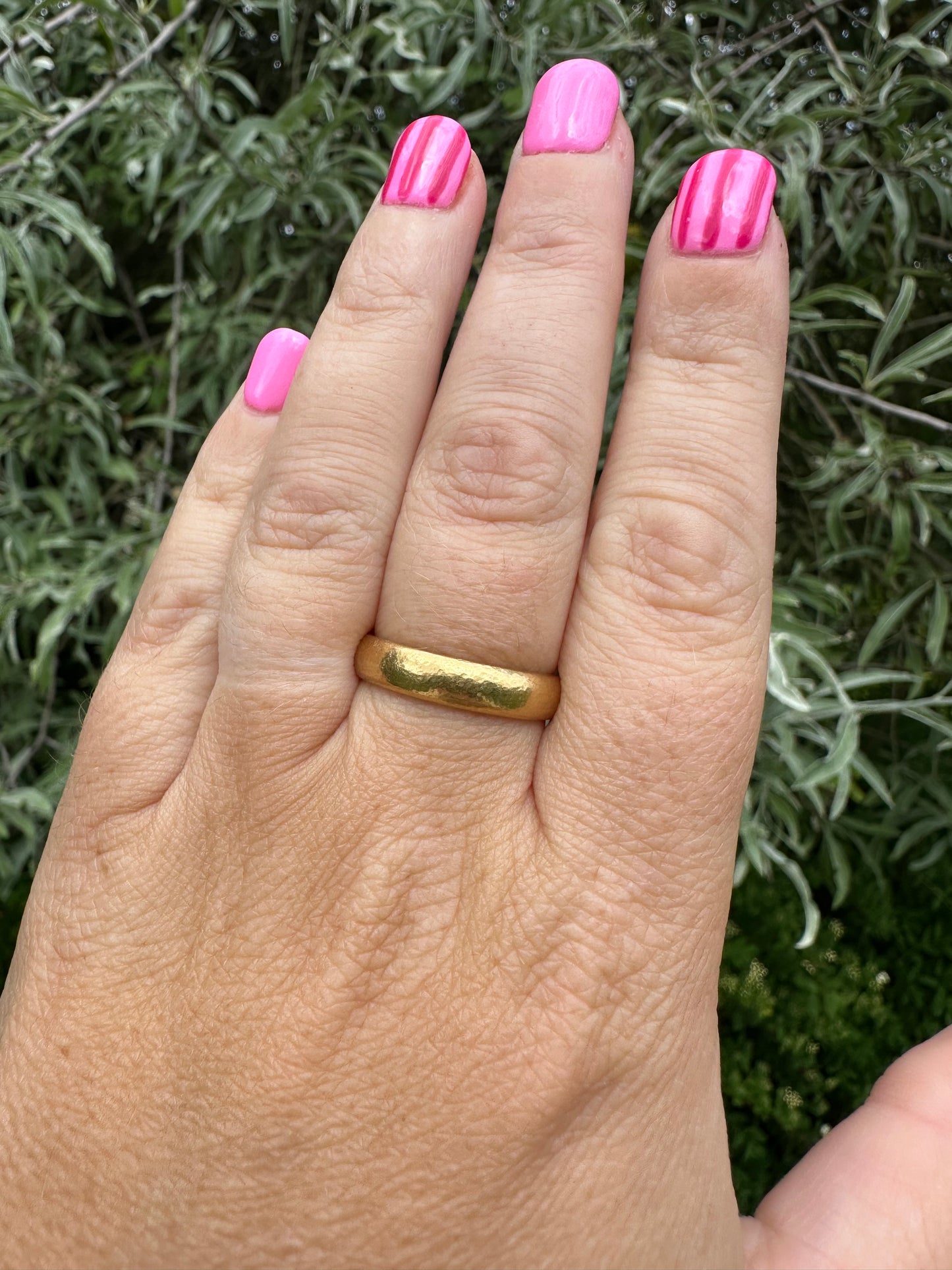 Antique 22ct Gold Hammered texture band