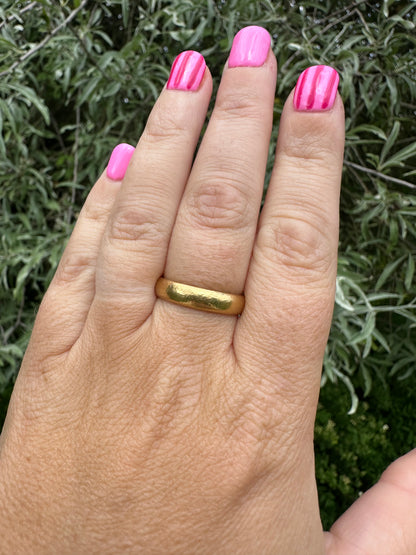 Antique 22ct Gold Hammered texture band