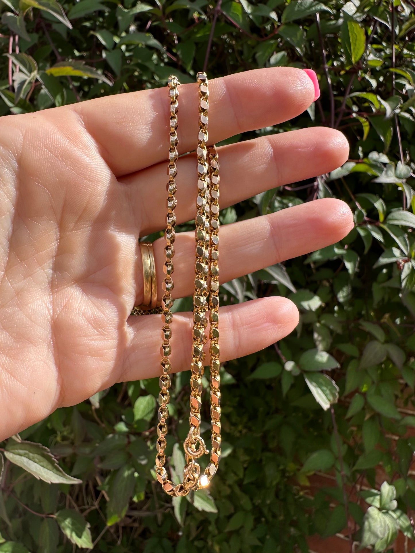 Antique 9ct Yellow gold Flat Faceted tulip chain with bolt clasp