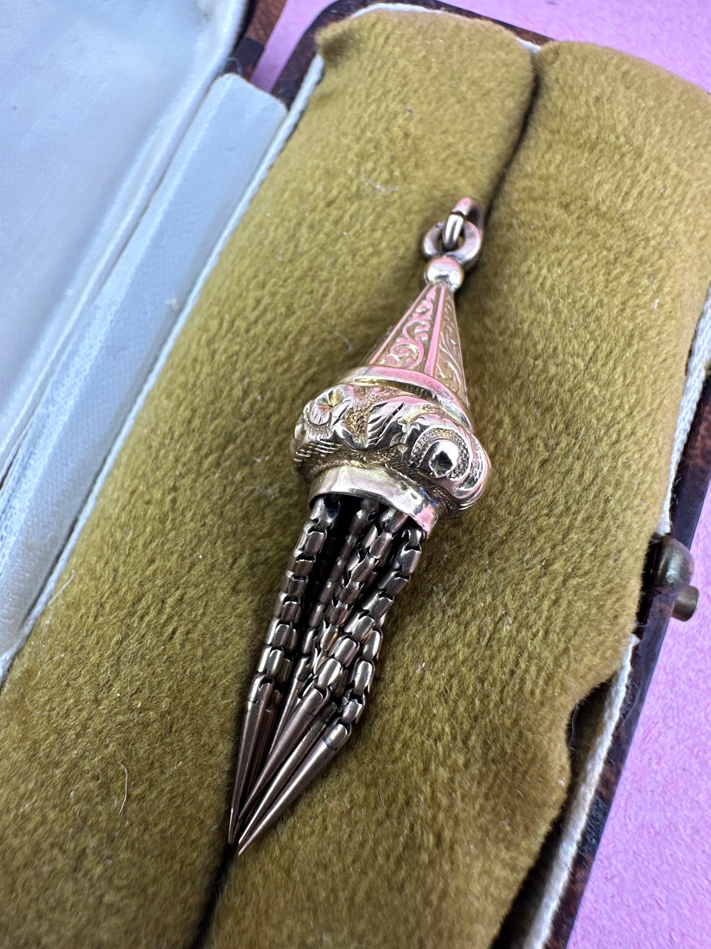 Antique 9ct Gold Tassel pendant