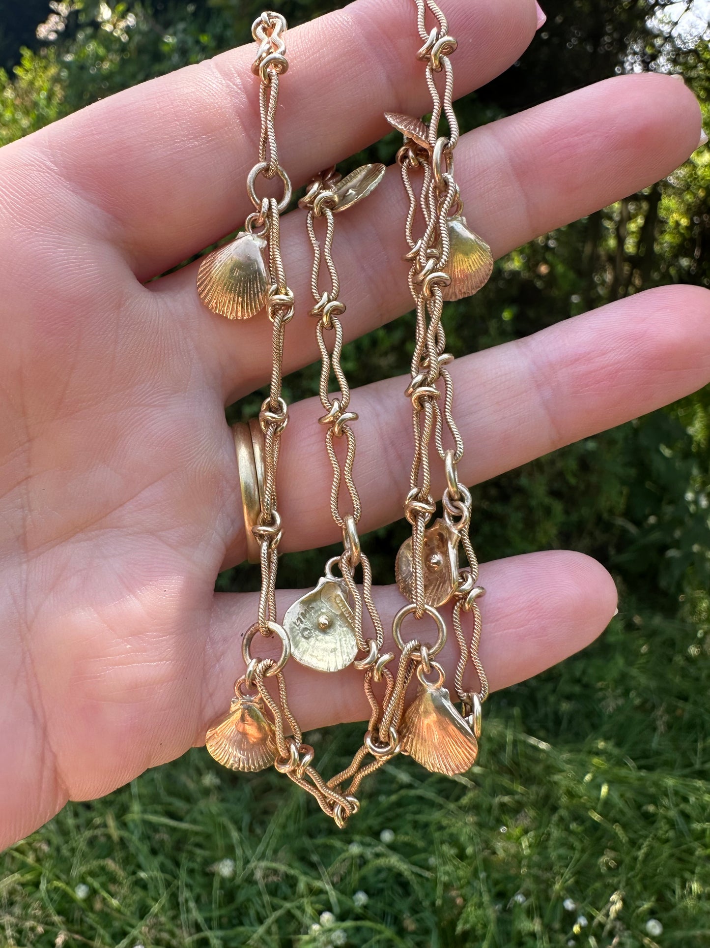 Vintage 9ct Gold Infinity Link chain with 14ct Shells
