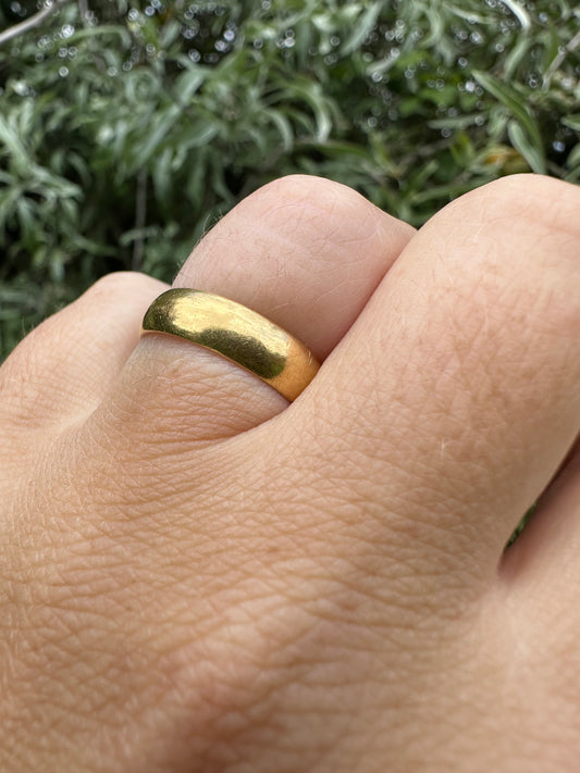 Vintage 22ct Gold band- D shape