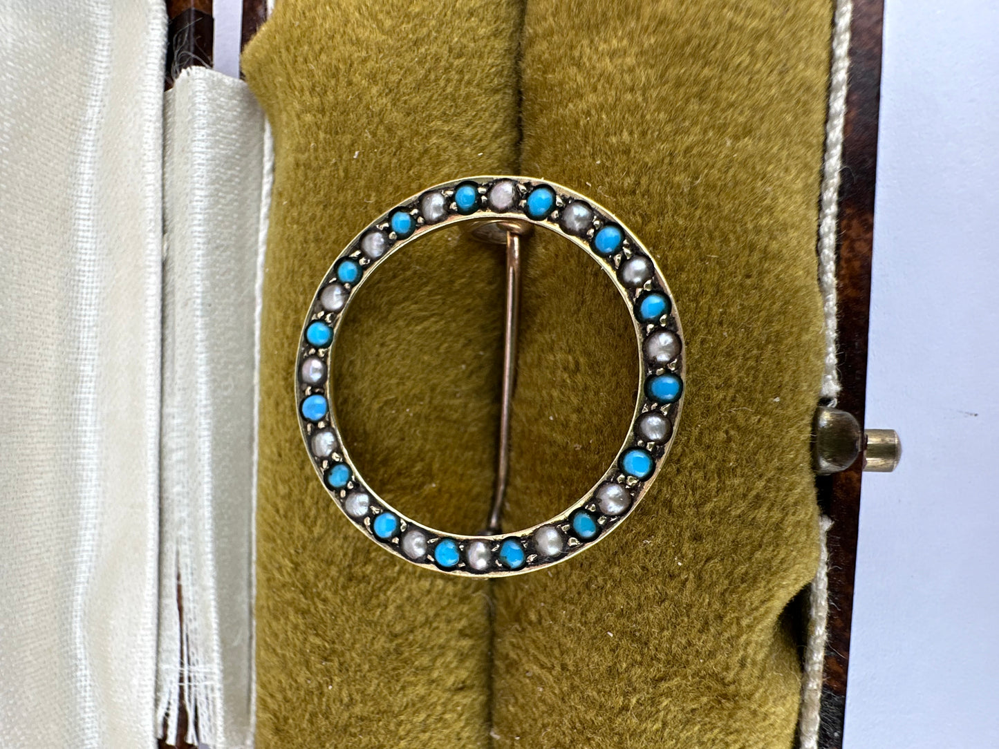 Antique 15ct Gold Turquoise and Pearl circle brooch