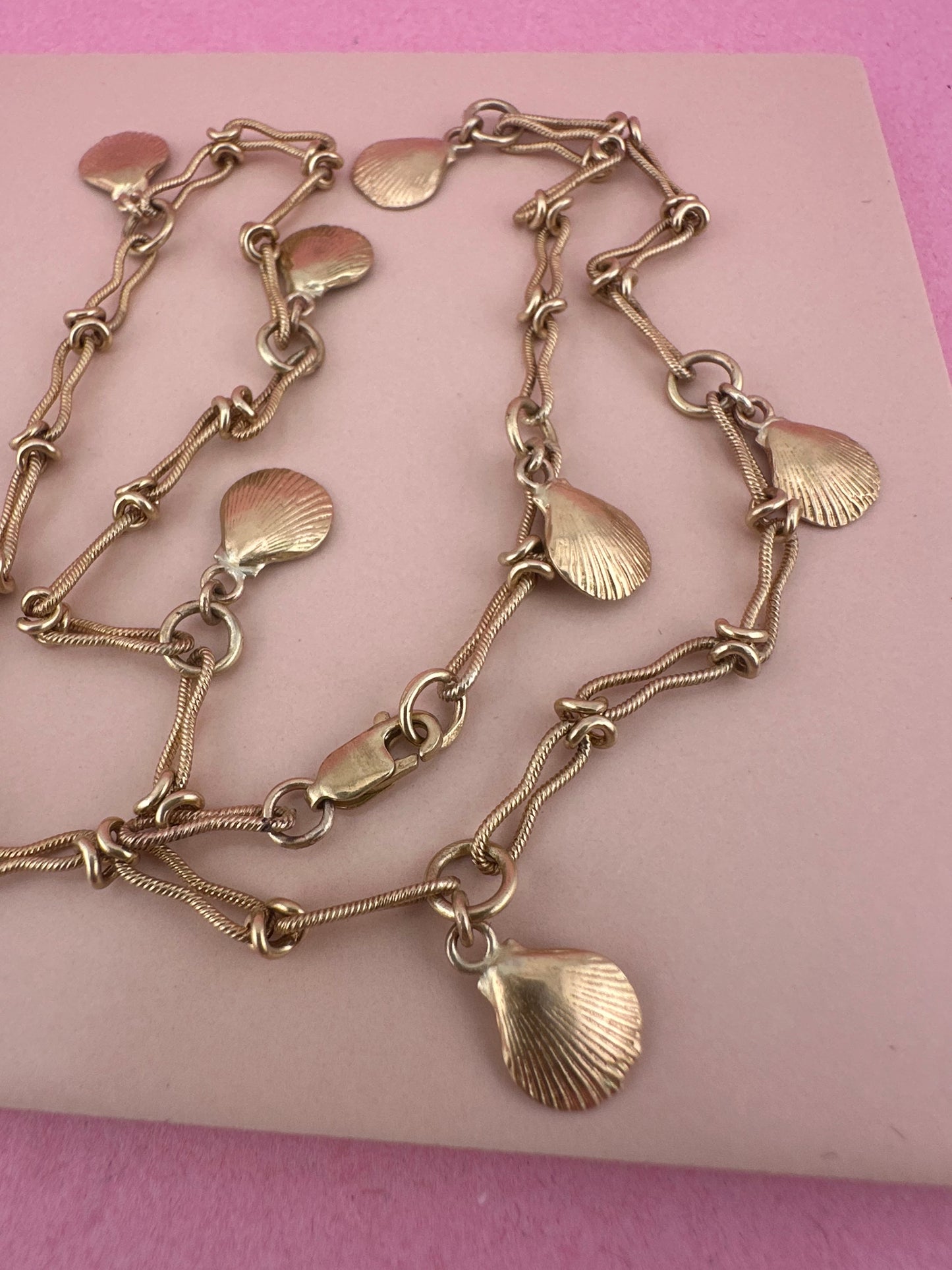 Vintage 9ct Gold Infinity Link chain with 14ct Shells