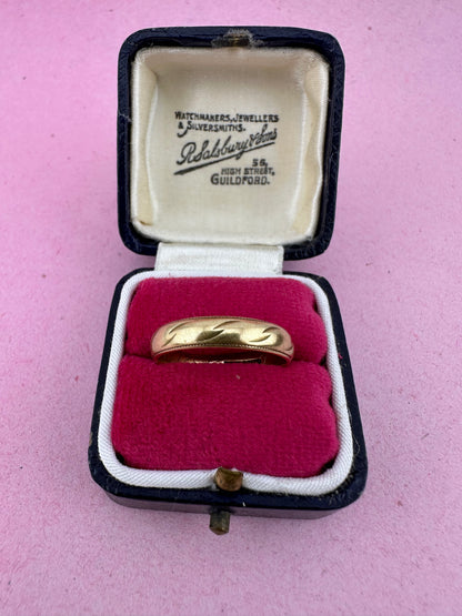 Vintage 18ct Gold patterned band