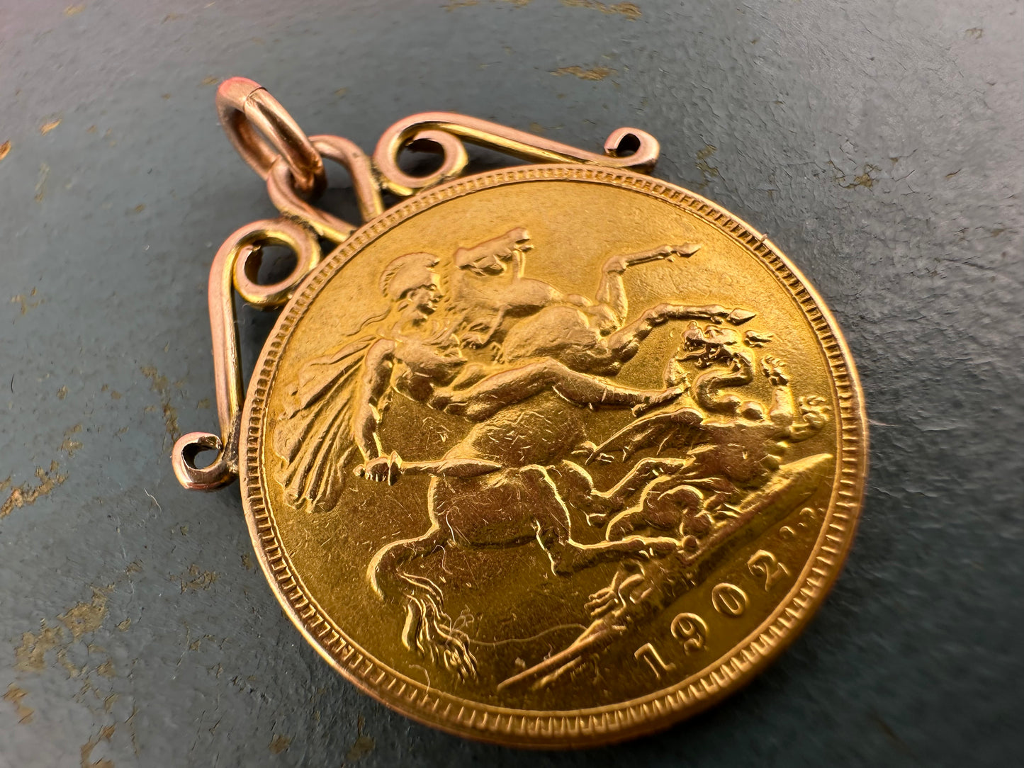 22ct Gold 1902 Full Sovereign with 9ct gold mount